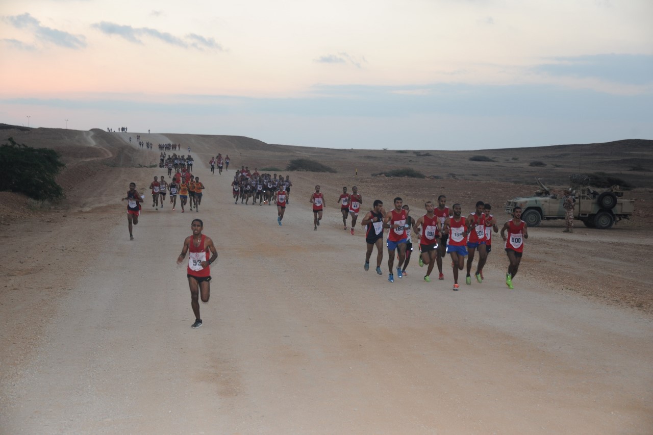 الجيش السلطاني العماني ينظم سباق ظفار السنوي لعام 2016م