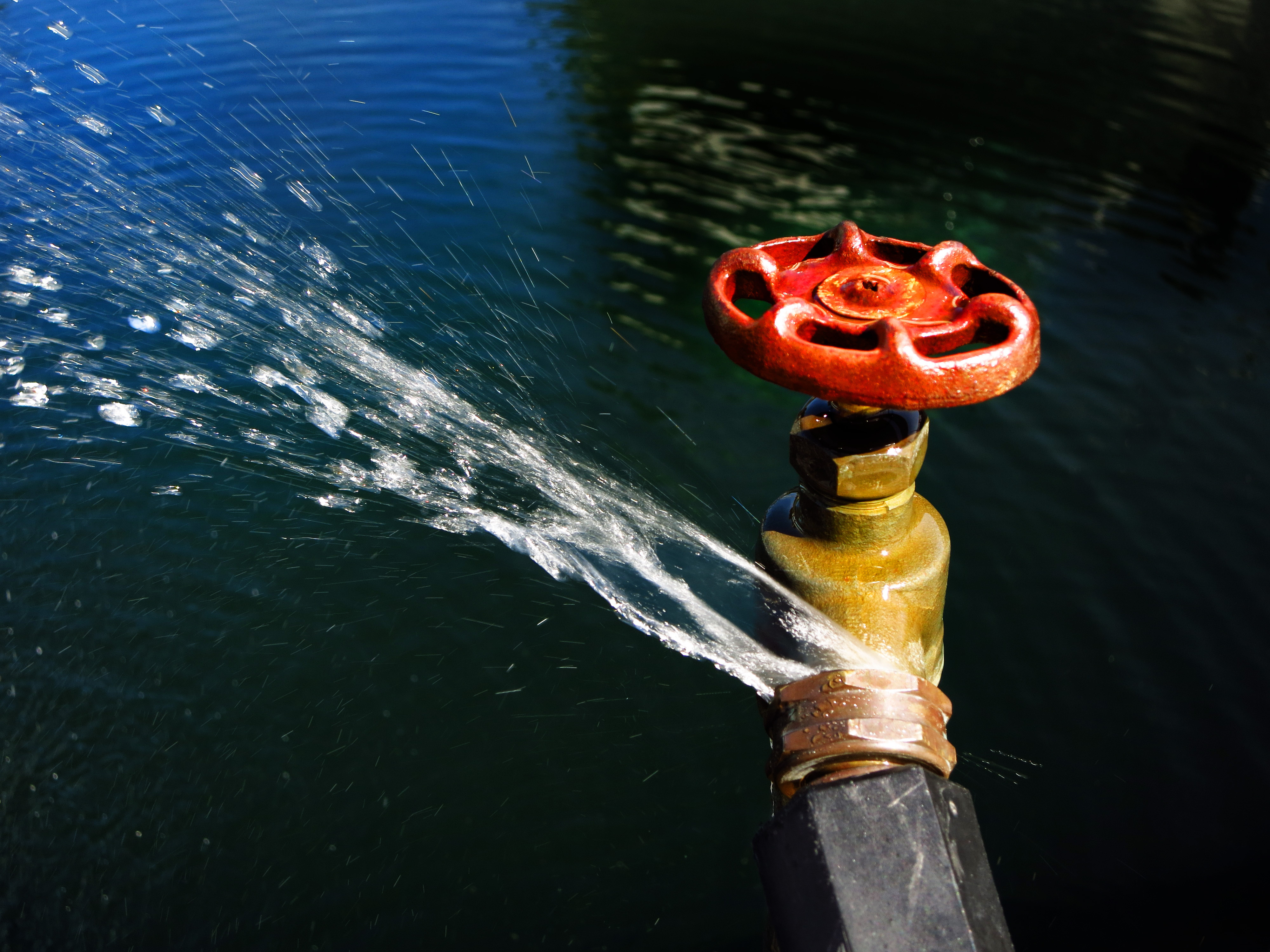 Oman's PAEW repairs damaged water supply line