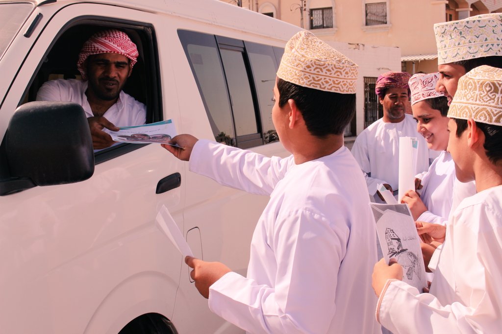 بلديات الظاهرة تنفذ عدد من الفعاليات التوعوية والنظافةالعامة ضمن حملة " عُمان بلا مشوهات "