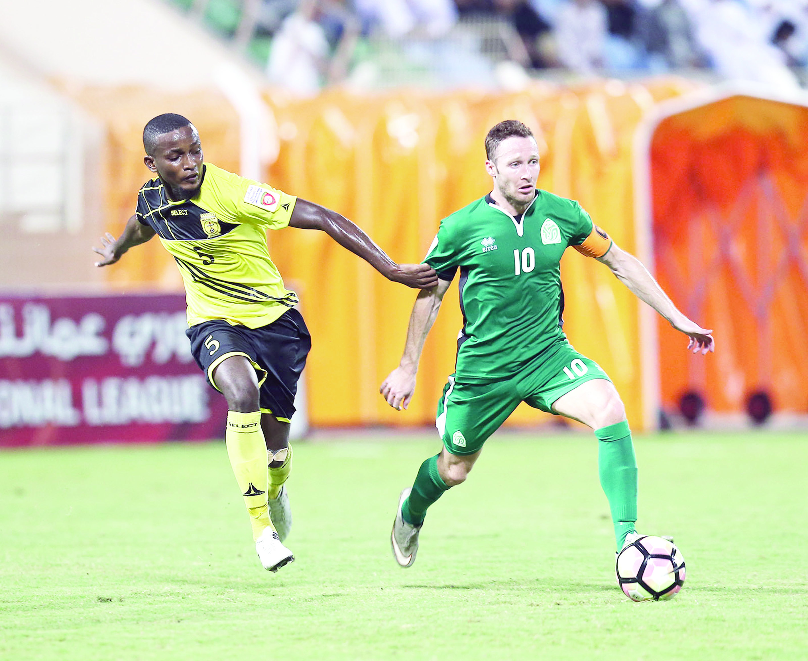 في جولة شهدت الخسارة الأولى للنصرالبطل يتعثر في السيب والزعيم الظفراوي ينفـرد بصــدارة دوري عمانتــل للمحتـــرفيــن