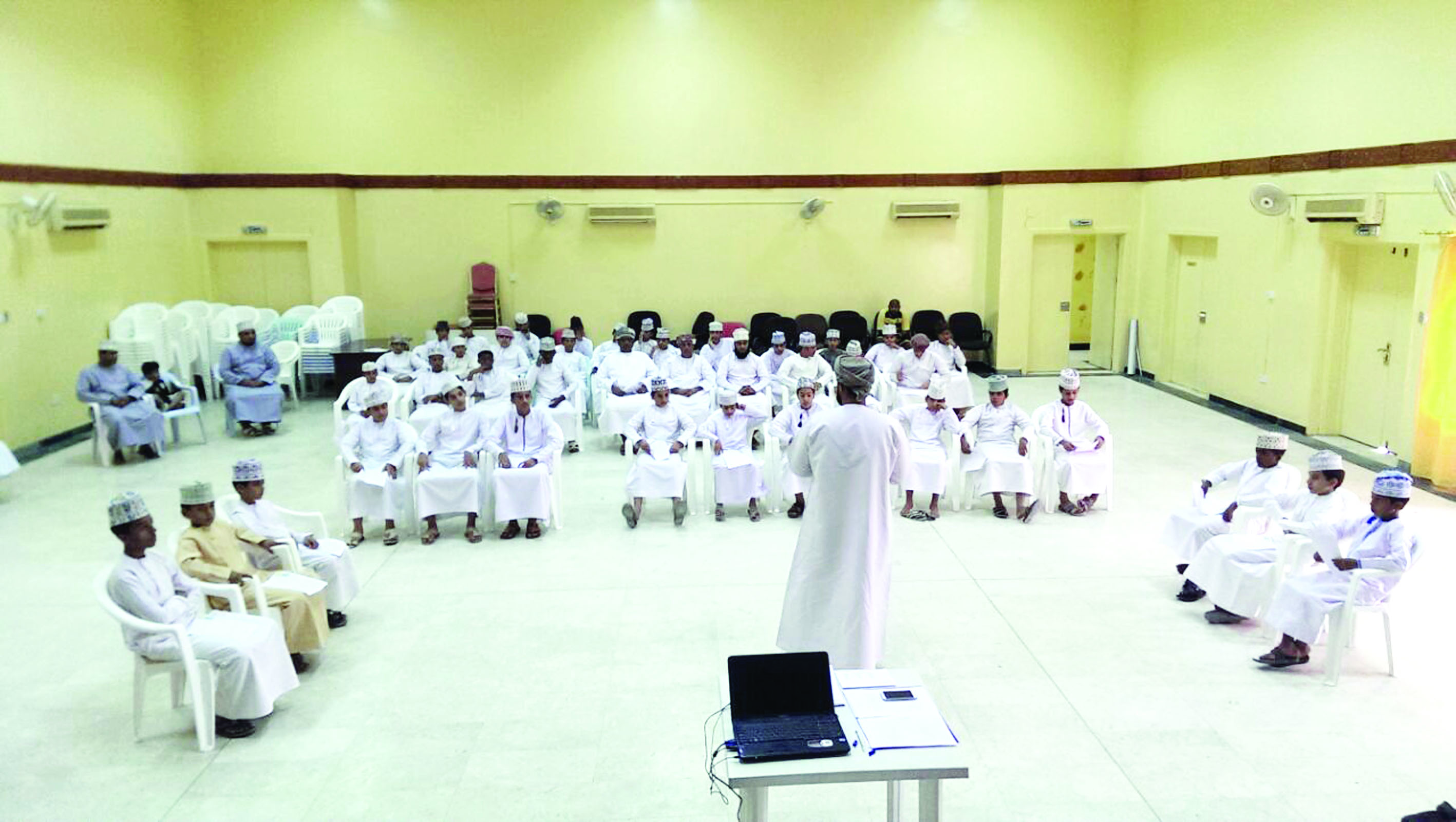 أندية شمال الباطنة تكثف جهودها لتفعيل  المرحلة الأولى لمسابقة "الإبداع الشبابي"