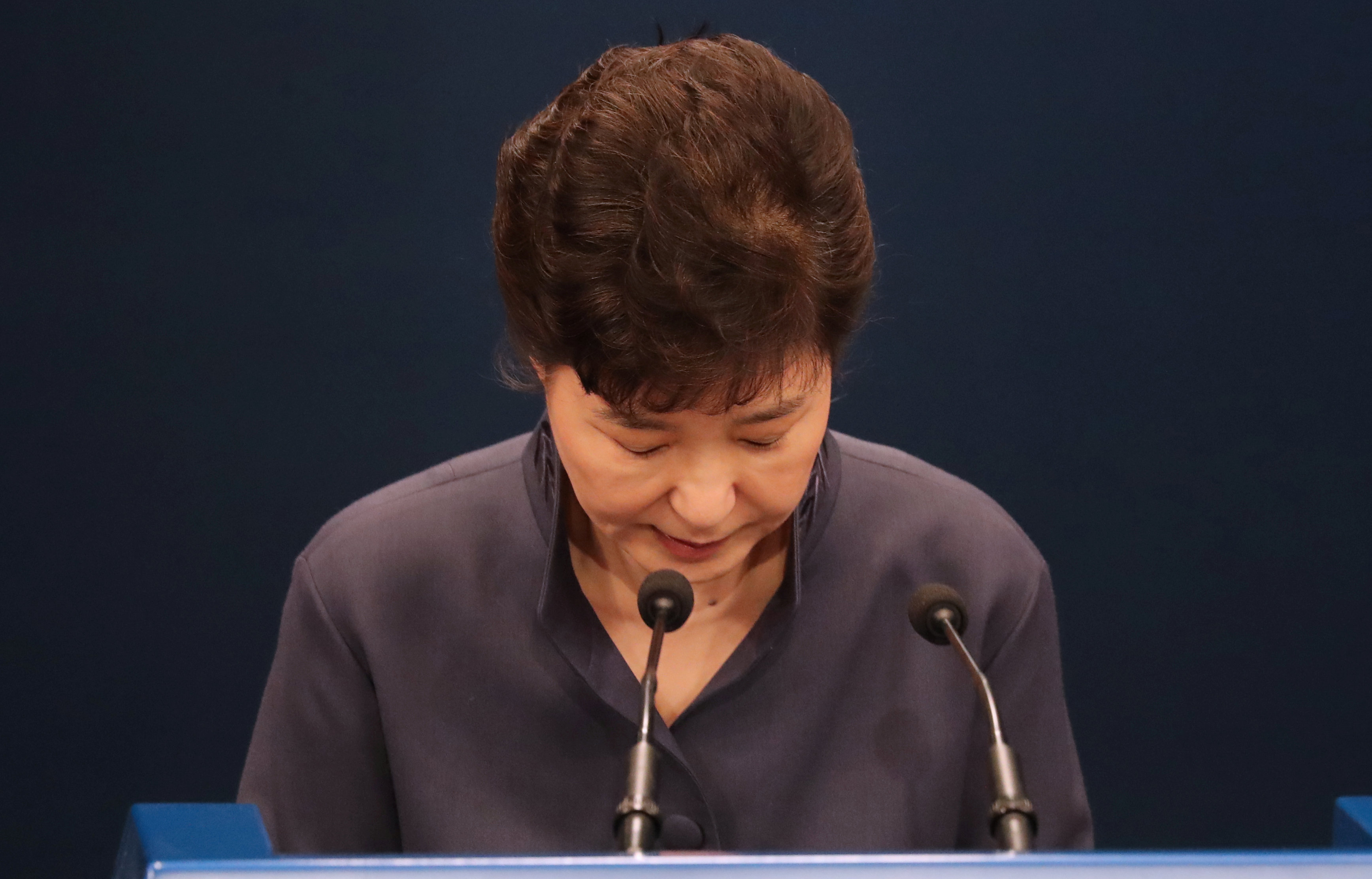 South Korea's President apologises for seeking friend's advice