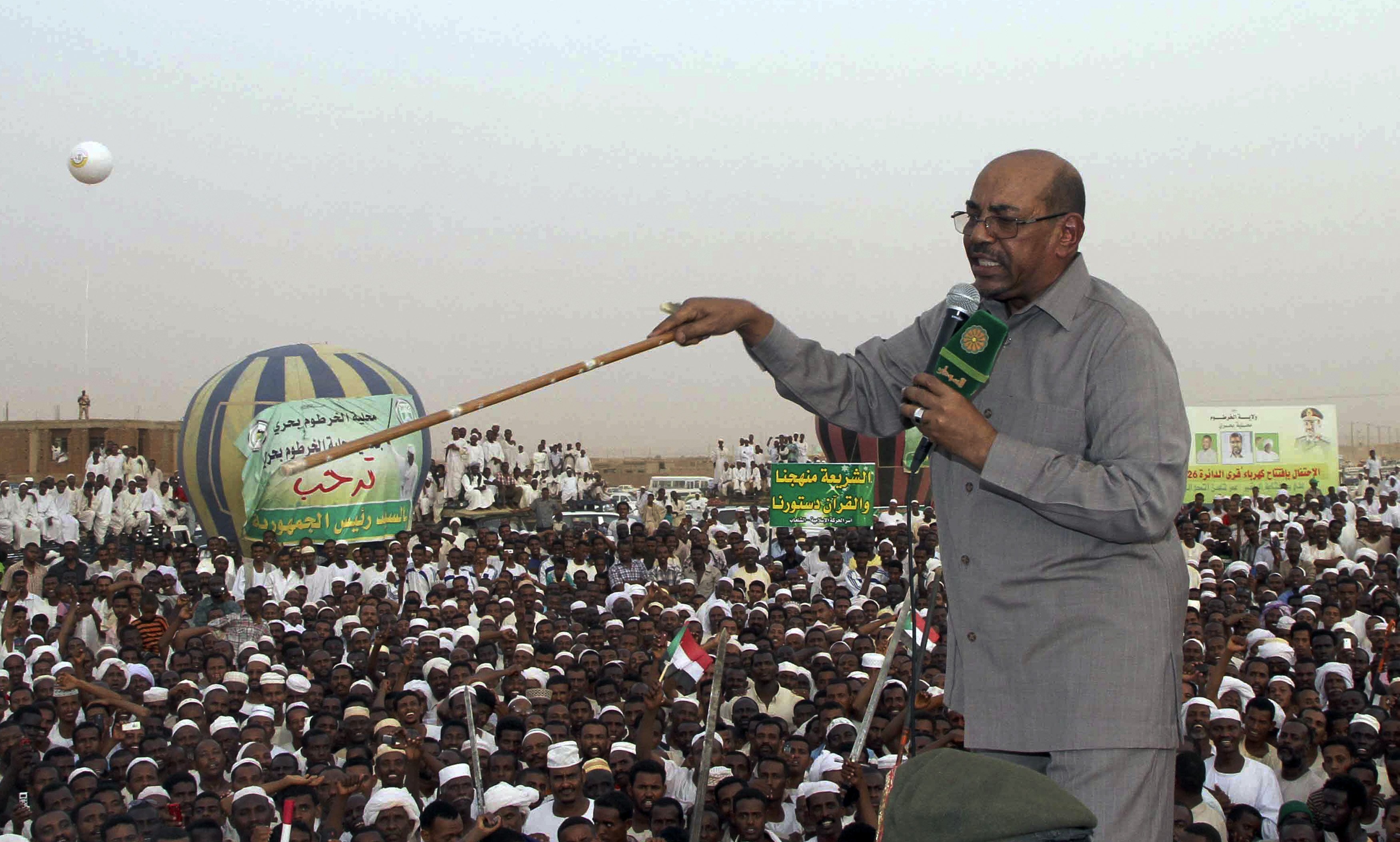 البشير يعيِّن رئيساً لوزراء السودان لأول مرة منذ 1989