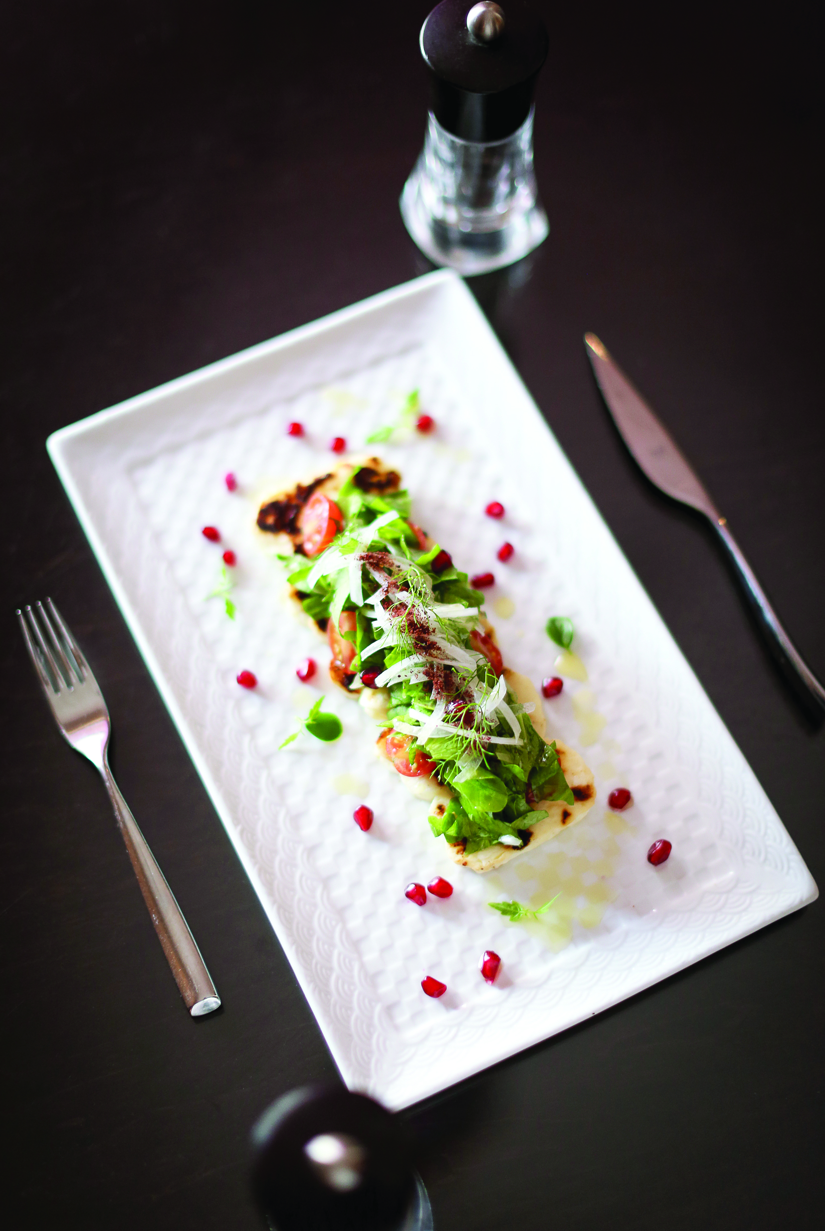 سلطة الجرجير مع جبنة الحلوم (يكفي لـ  10 أشخاص)