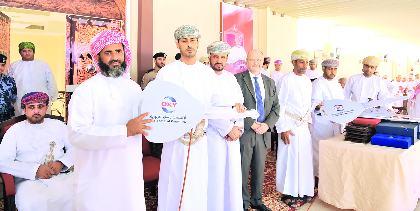 شهد تنافساً مثيراً وجوائز قيمة للفائزينشوطاً في افتتاح السباقالعام للهجن بالمصنعة