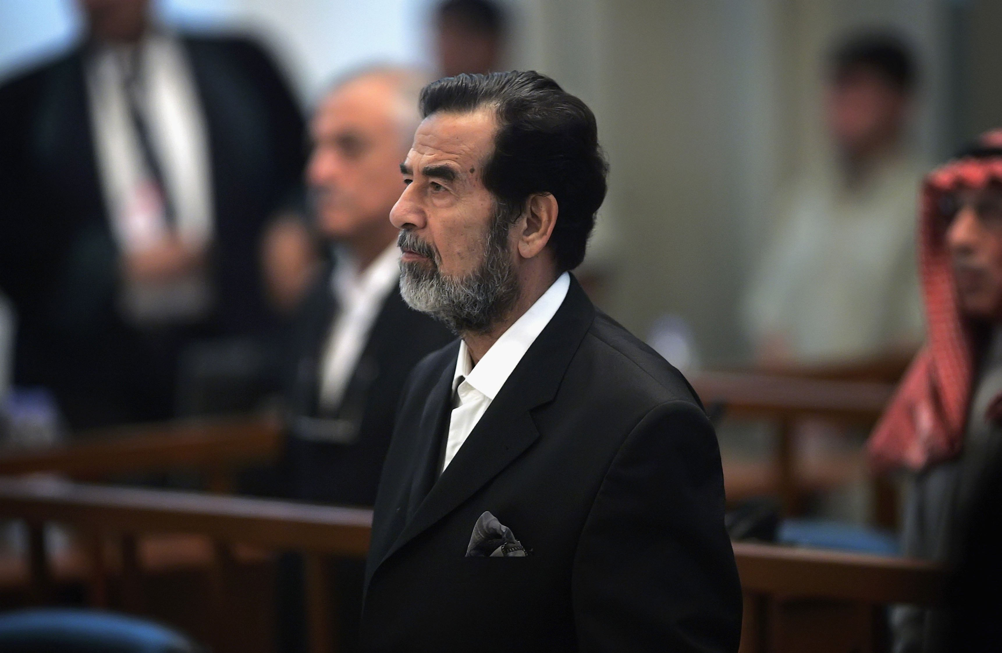 شركة "أبل" تطالب عميلاً لها بإثبات أنه ليس صدام حسين