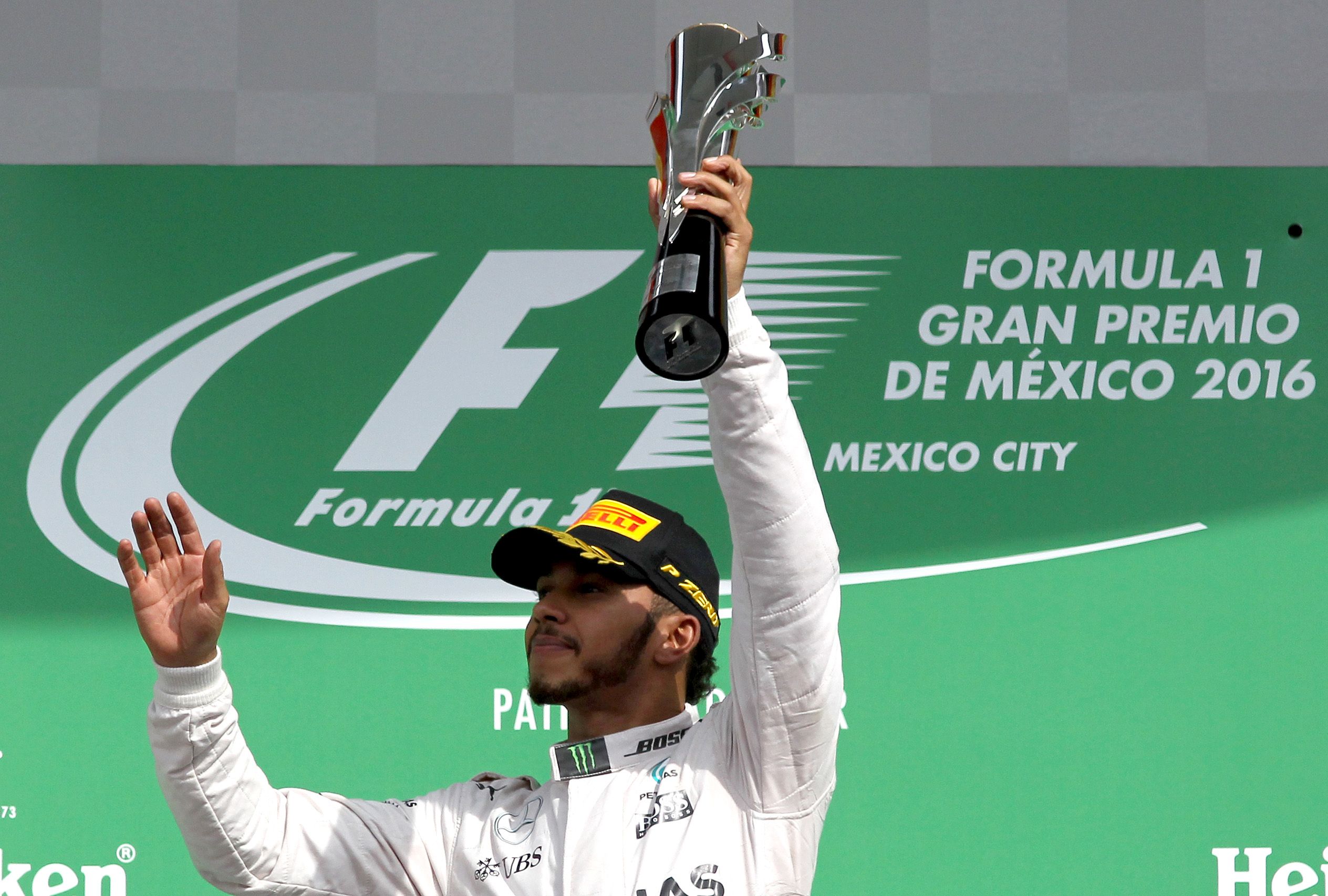 F1: Hamilton wins in Mexico but Rosberg is right behind