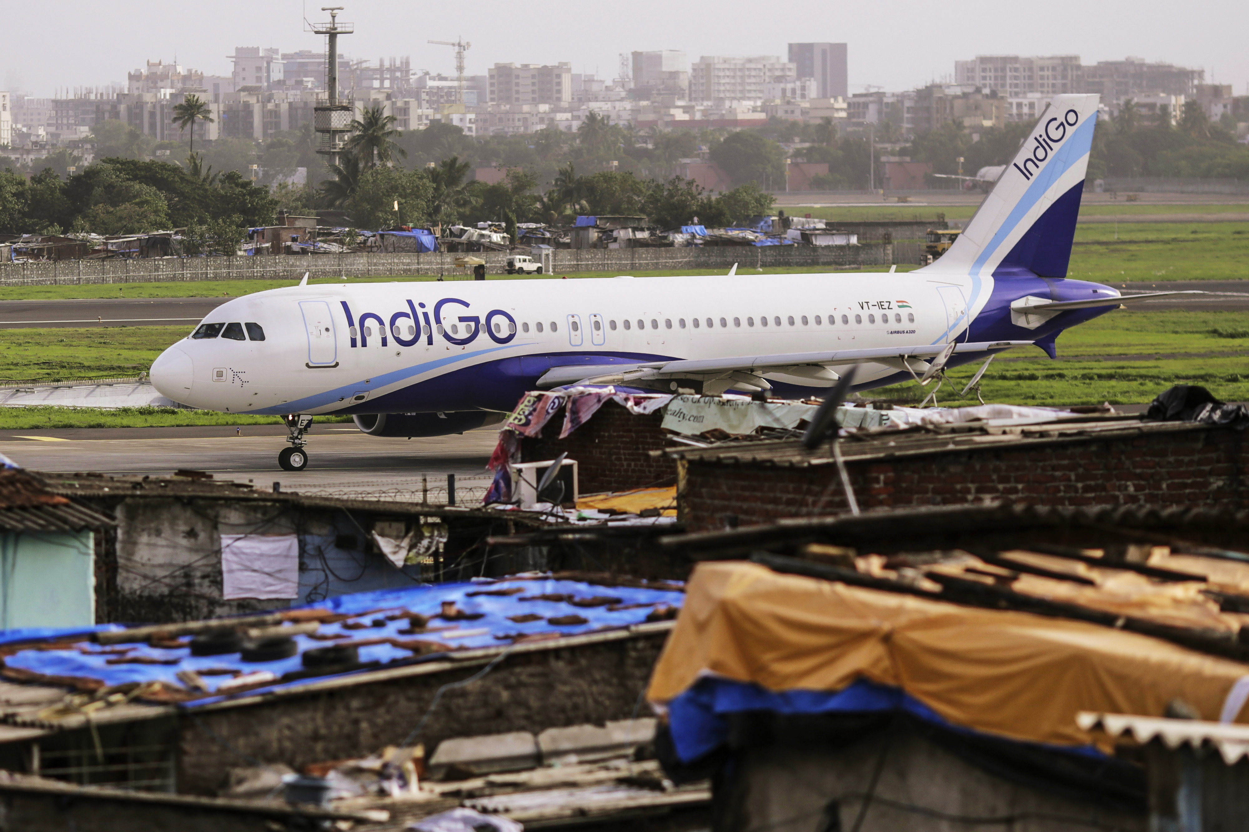 Massive delays as Mumbai airport shut for repair five hours