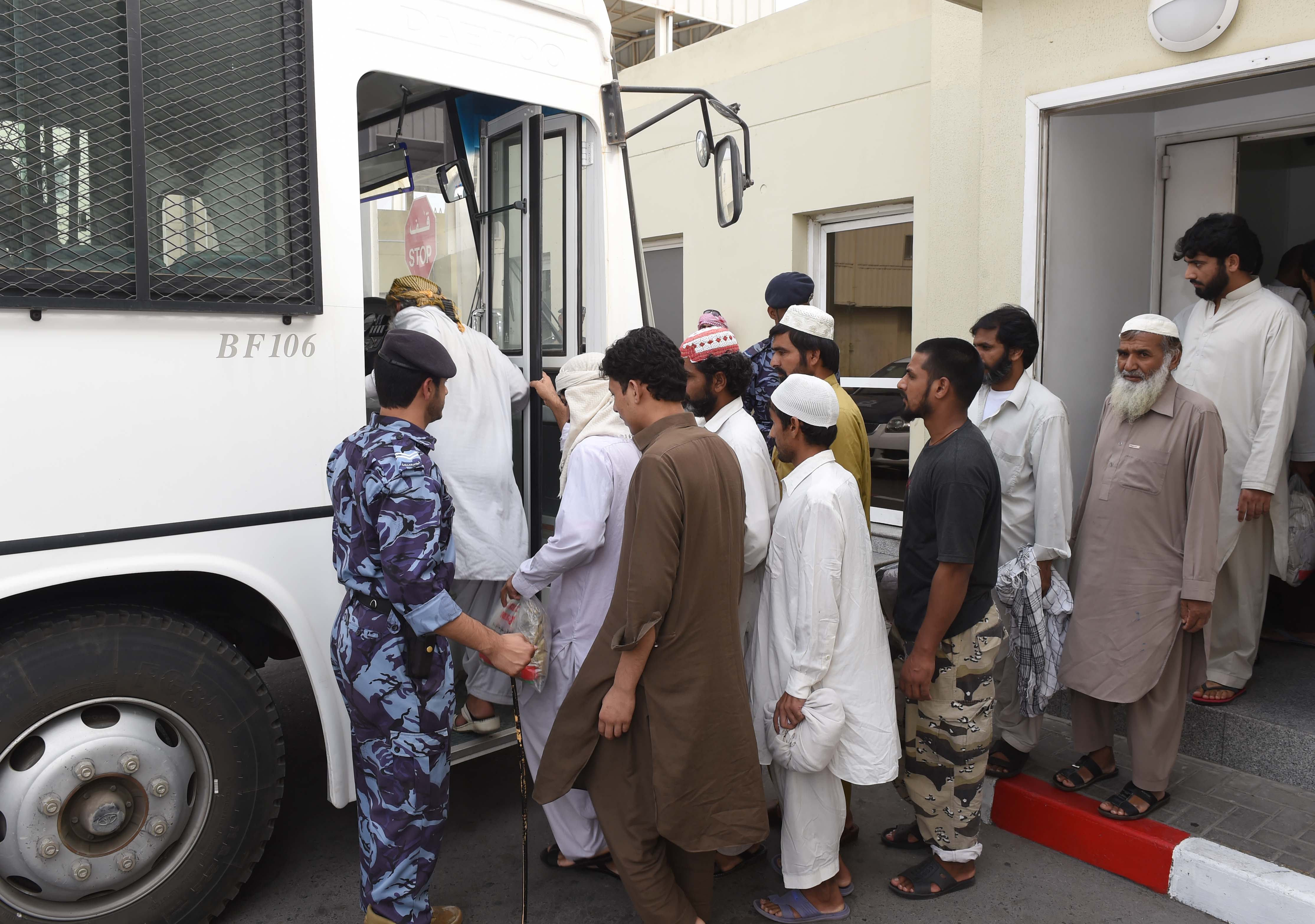 الشرطة ترحل 33 متسللاً من جنسية آسيوية