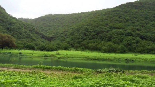 زوار مواقع أرض اللبان بمحافظة ظفار لشهر سبتمبر الماضي
