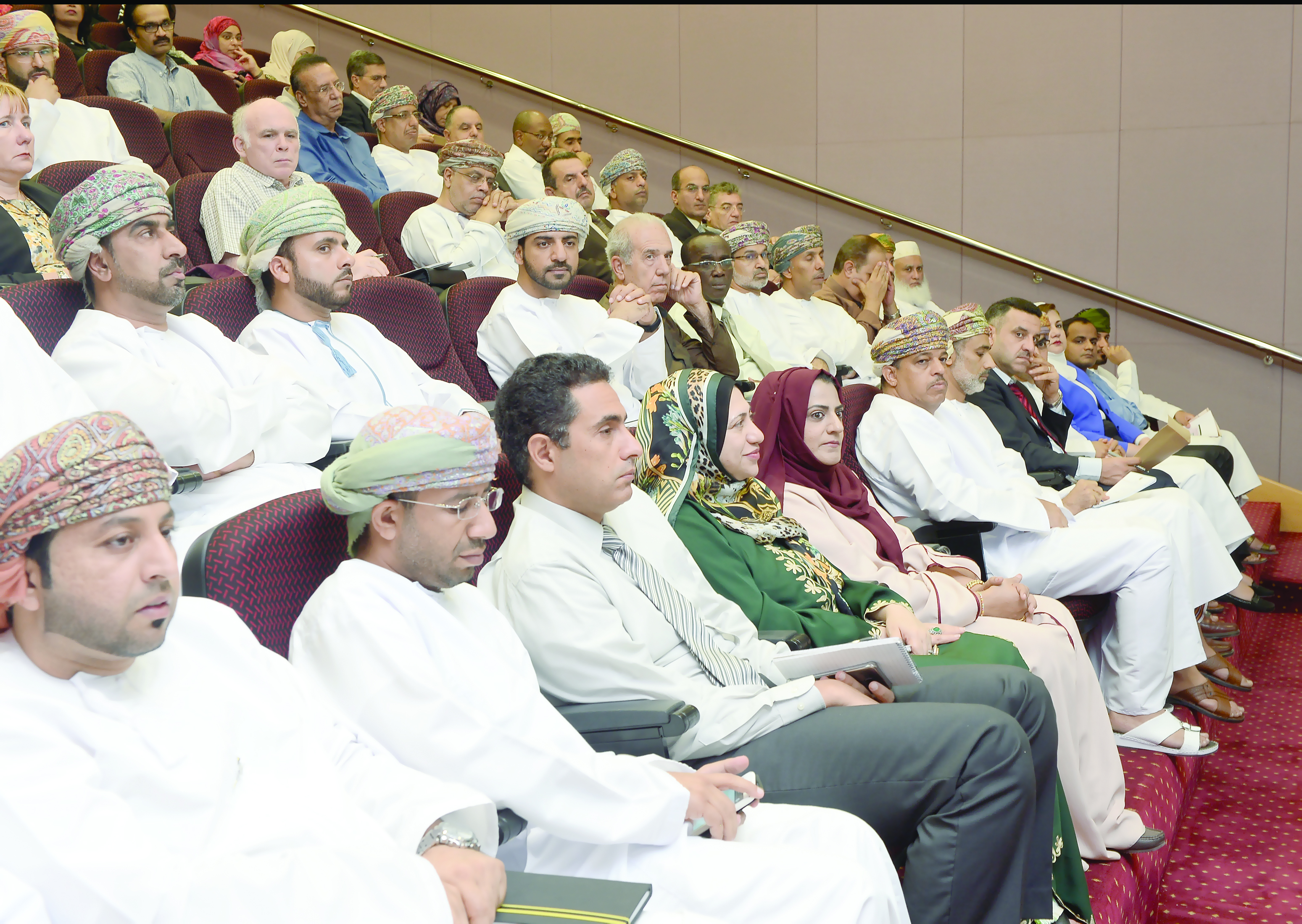 عرض برامج" اليونسكو" للباحثين بجامعة السلطان قابوس