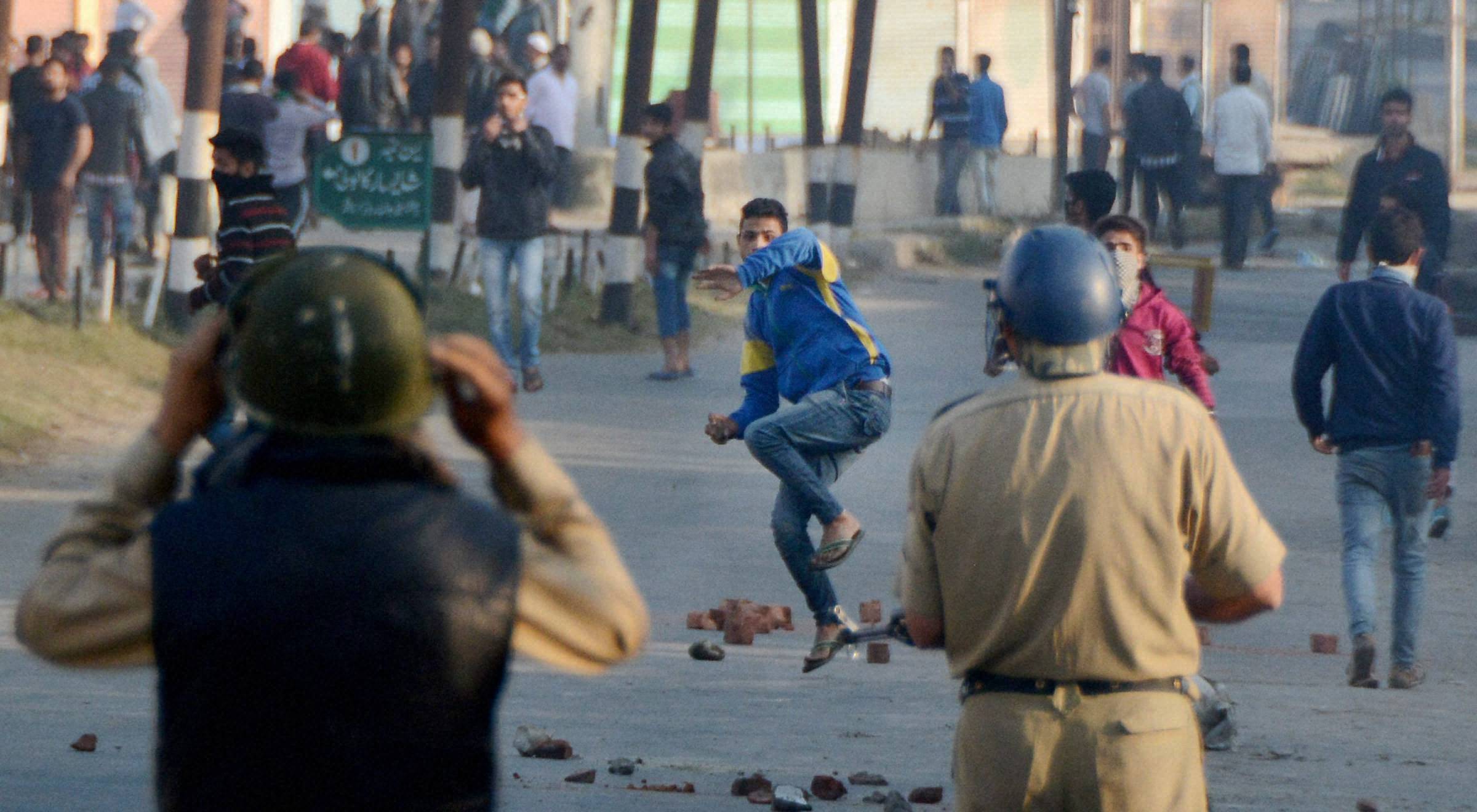 Minor boy succumbs to pellet injuries, sparks fresh clashes in Jammu and Kashmir