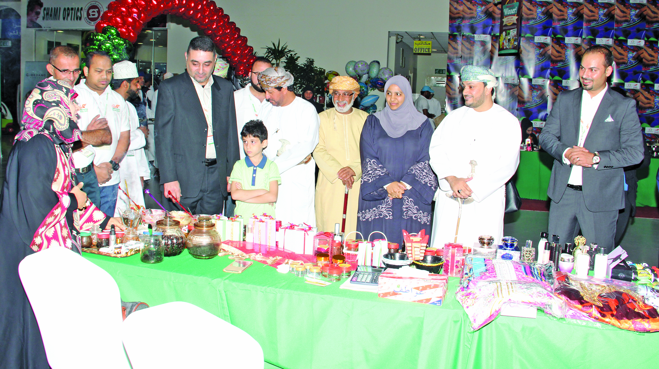 معرض مركز سلطان "للحرف اليدوية" يدعم المرأة العمانية