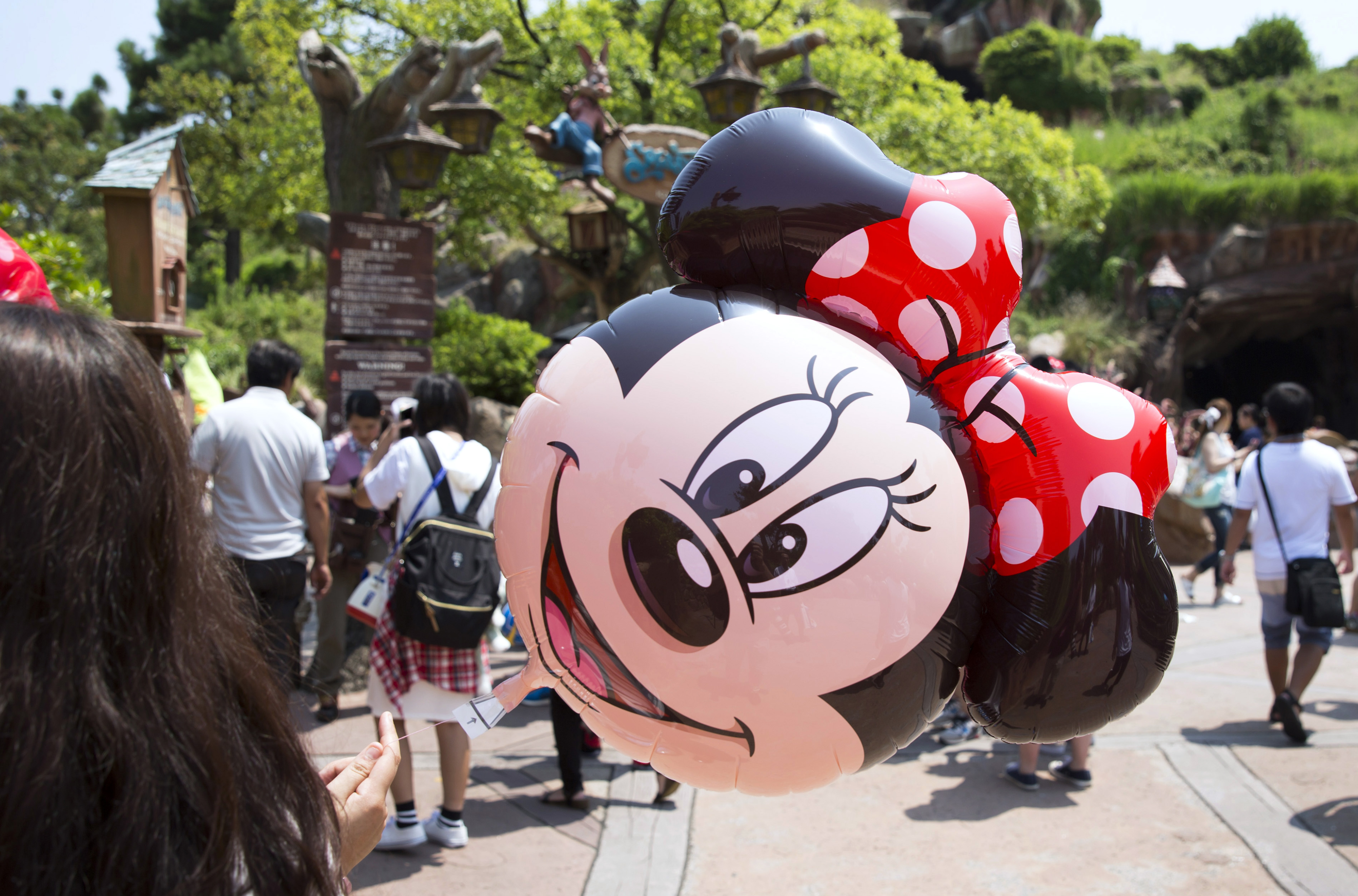 Shanghai Disney draws 4 million guests, expects break-even in 2017