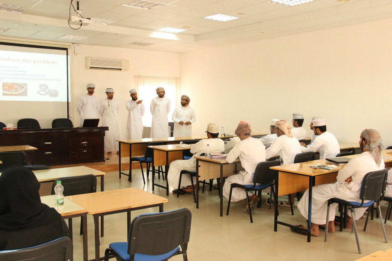 تقييم سير عمل المشاريع الطلابية في برنامج الإدارة الهندسية بتطبيقية صحار