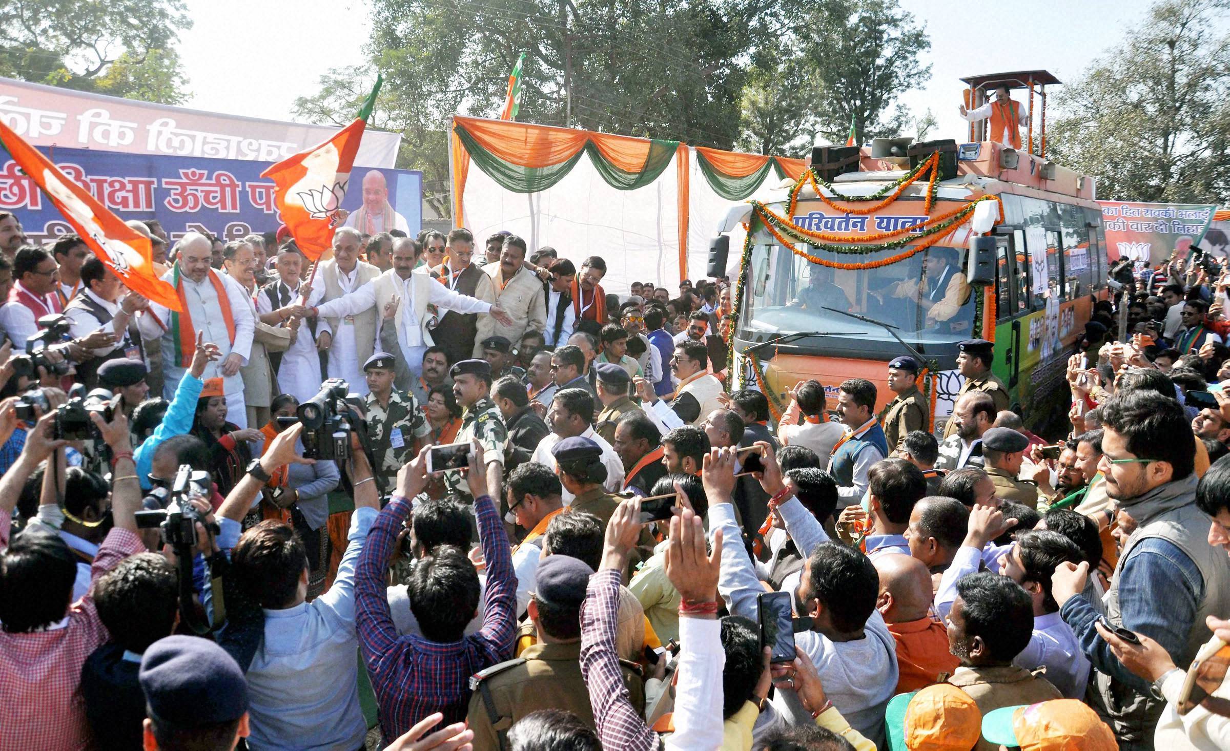 Shah flags-off Parivartan Yatra, targets Uttarakhand government