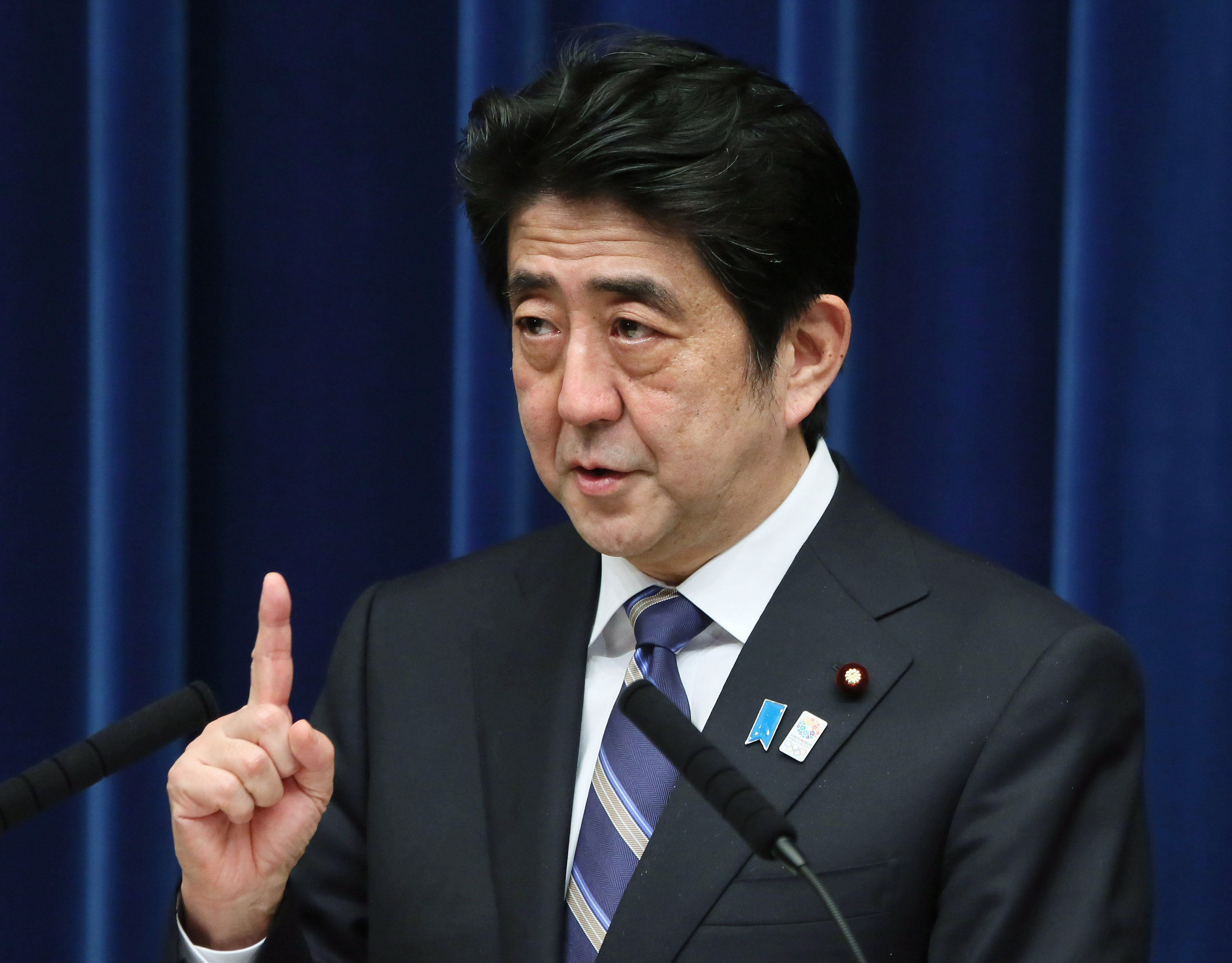 ماذا أهدى رئيس وزراء اليابان لترامب وماذا يقصد بهديته؟