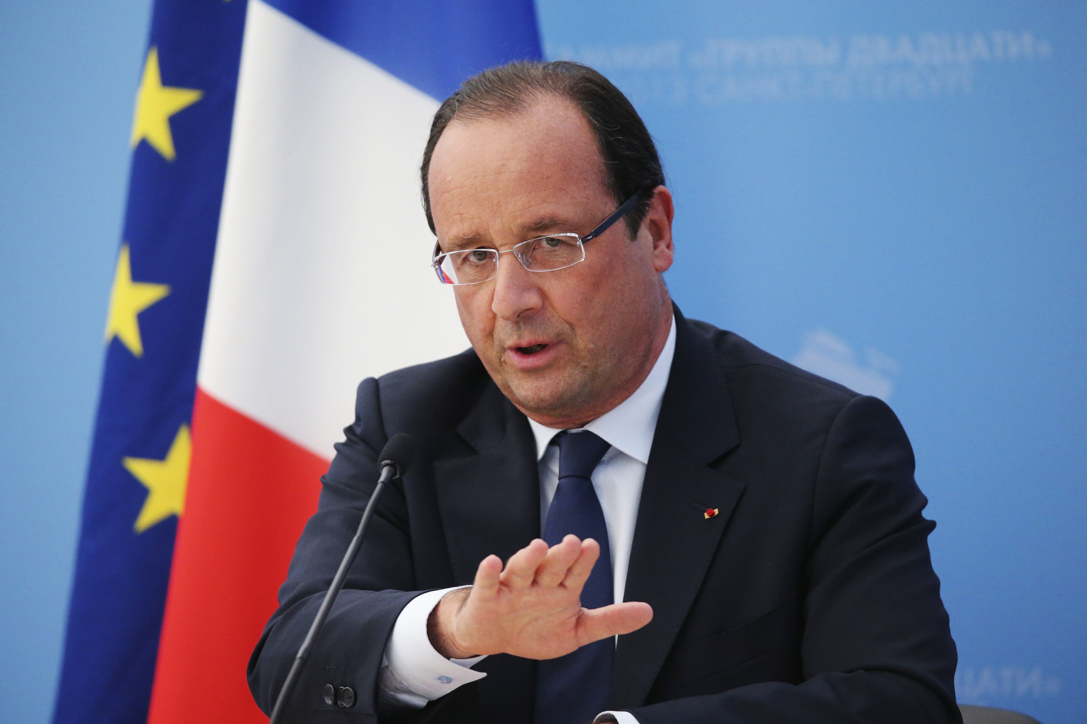 لماذا رفض مجلس النواب الفرنسى تمرير قرار إقالة هولاند؟