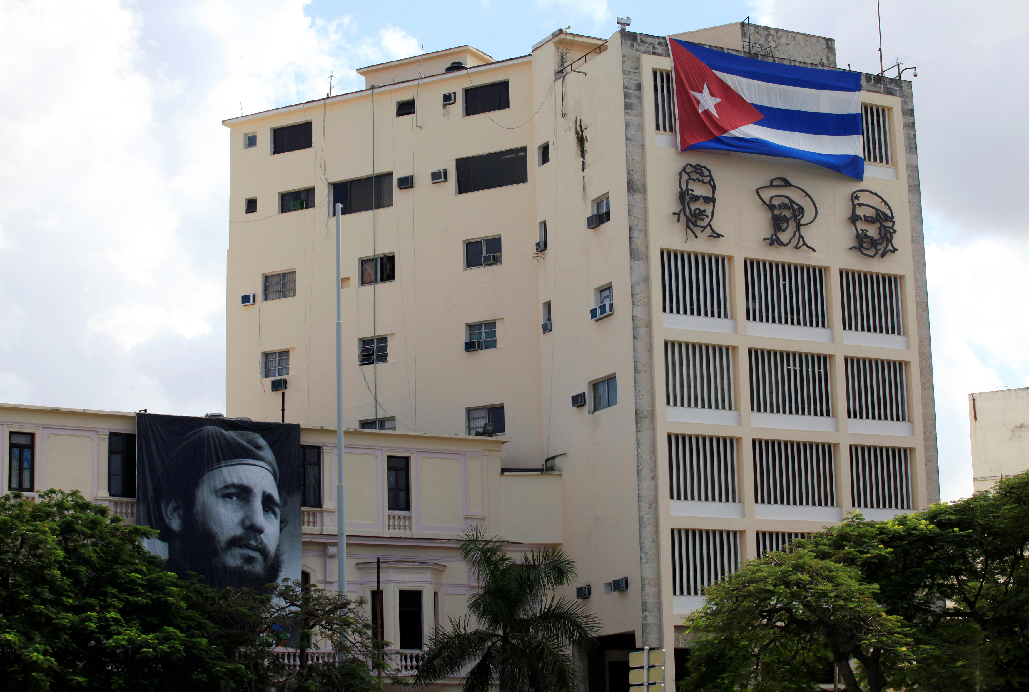 India will cherish memory of Cuban leader Fidel Castro: Pranab Mukherjee