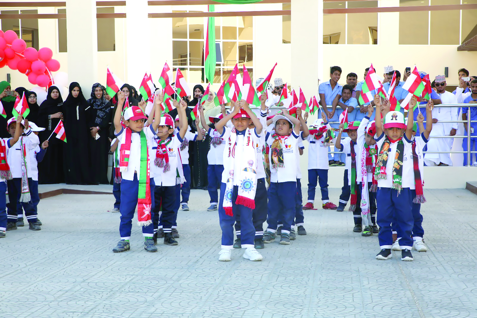 "تقنية نزوى" تحتفل بالعيد الوطني المجيد