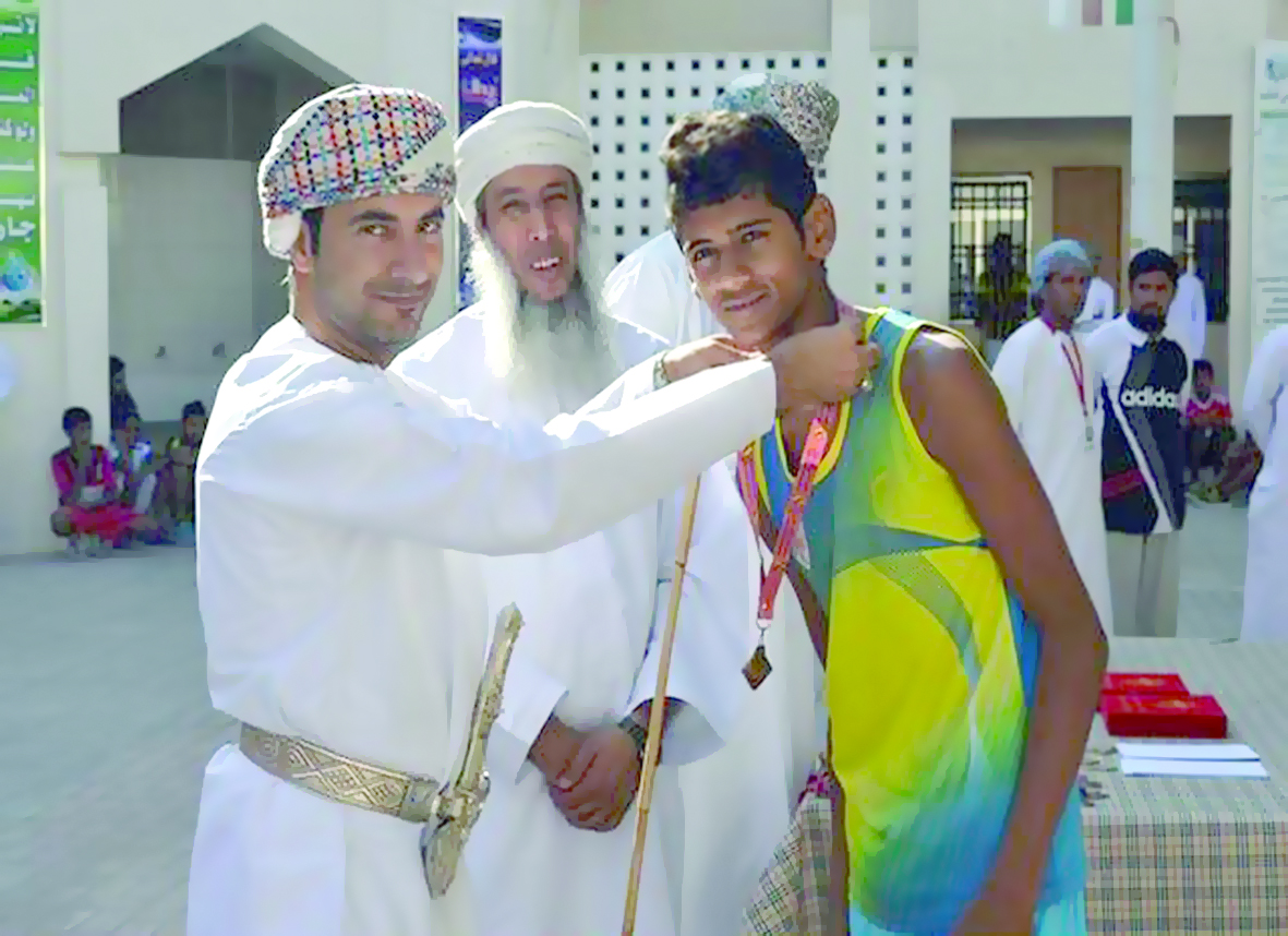 المسلمي والحسيني في المراكز الأولى سباق للجري بمدرسة أحمد بن النظر بسمائل لمسافة 5 كيلومترات