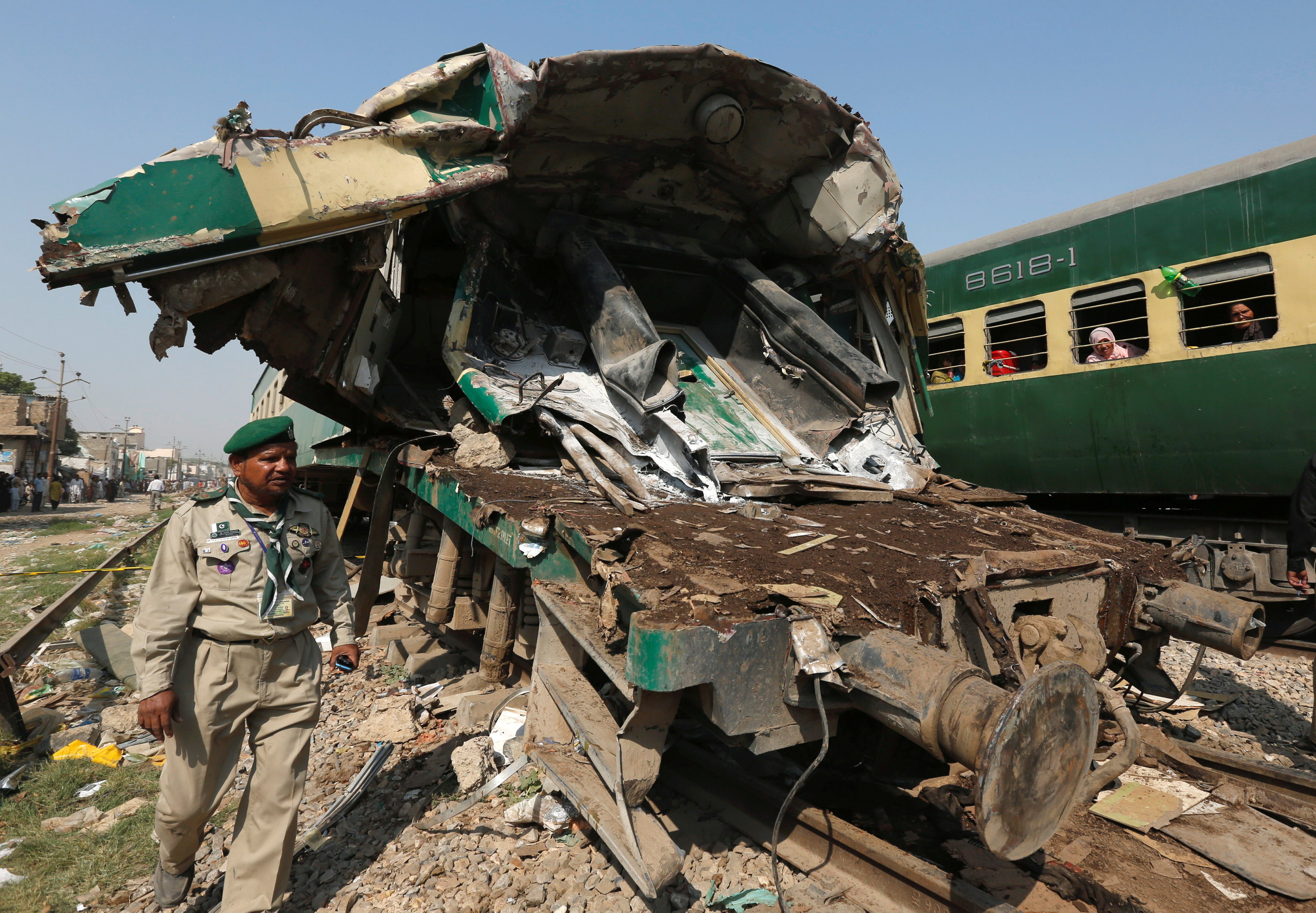 19 killed, 50 injured as trains collide in Pakistan