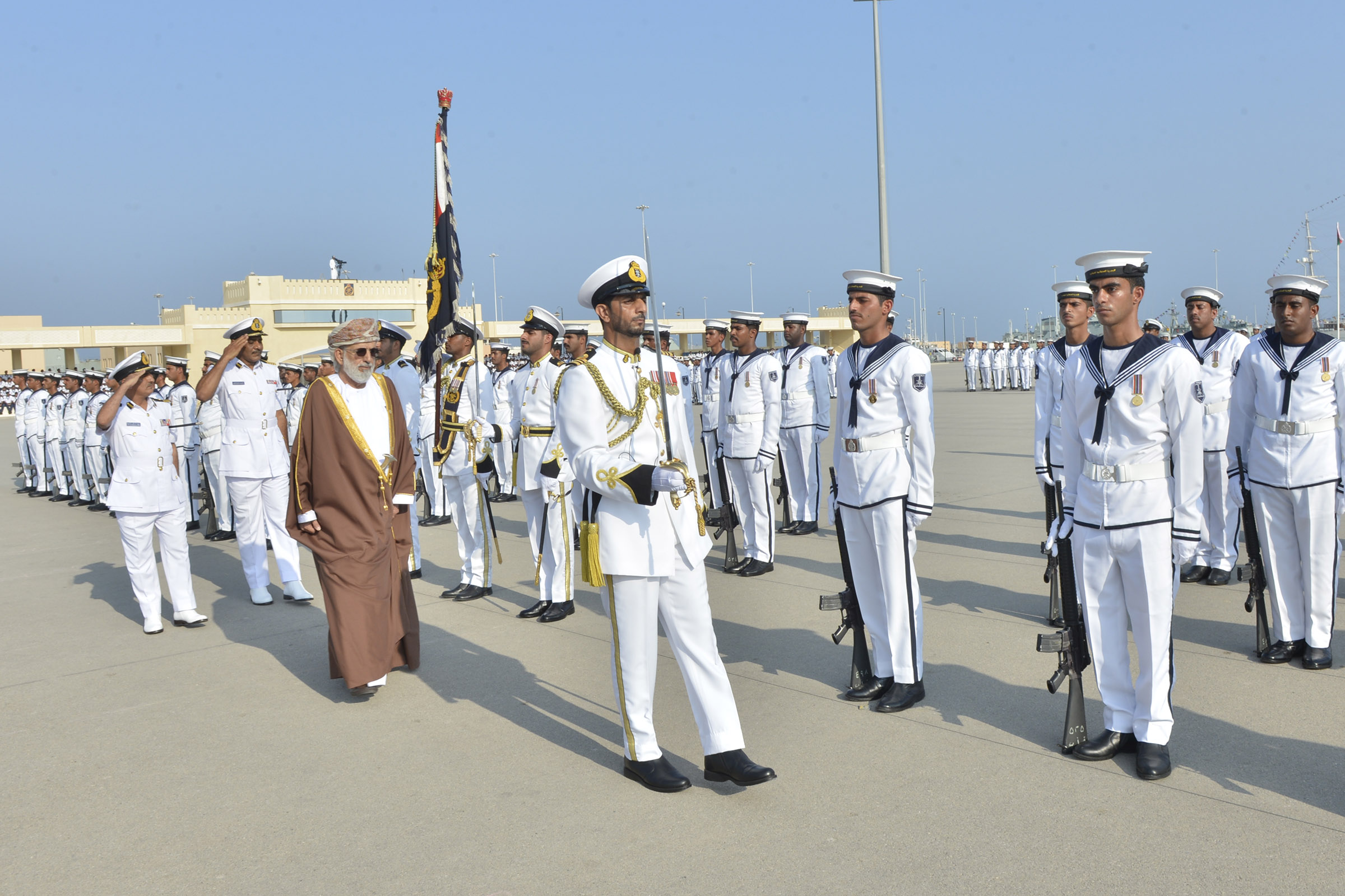 البحرية السلطانية العمانية تحتفل بيومها السنوي