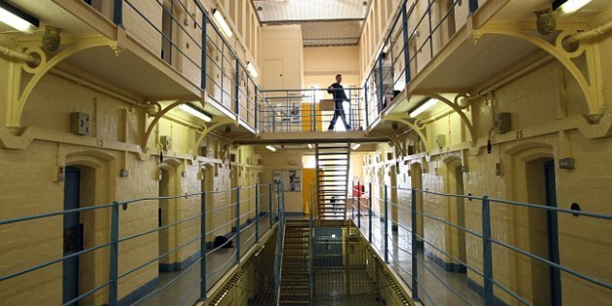 كيف سيطرسجناء على أجزاء من سجن في بريطانيا ؟