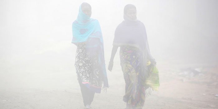 Dense fog hits air, rail traffic in the national capital of India