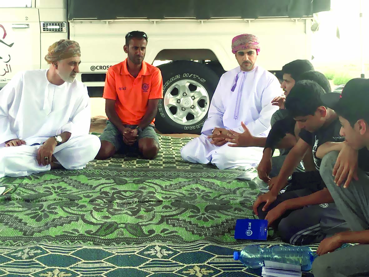 الرئيس الفخري لأوتورد باوند عُمان يزور الطلبة ومركز الصحراء