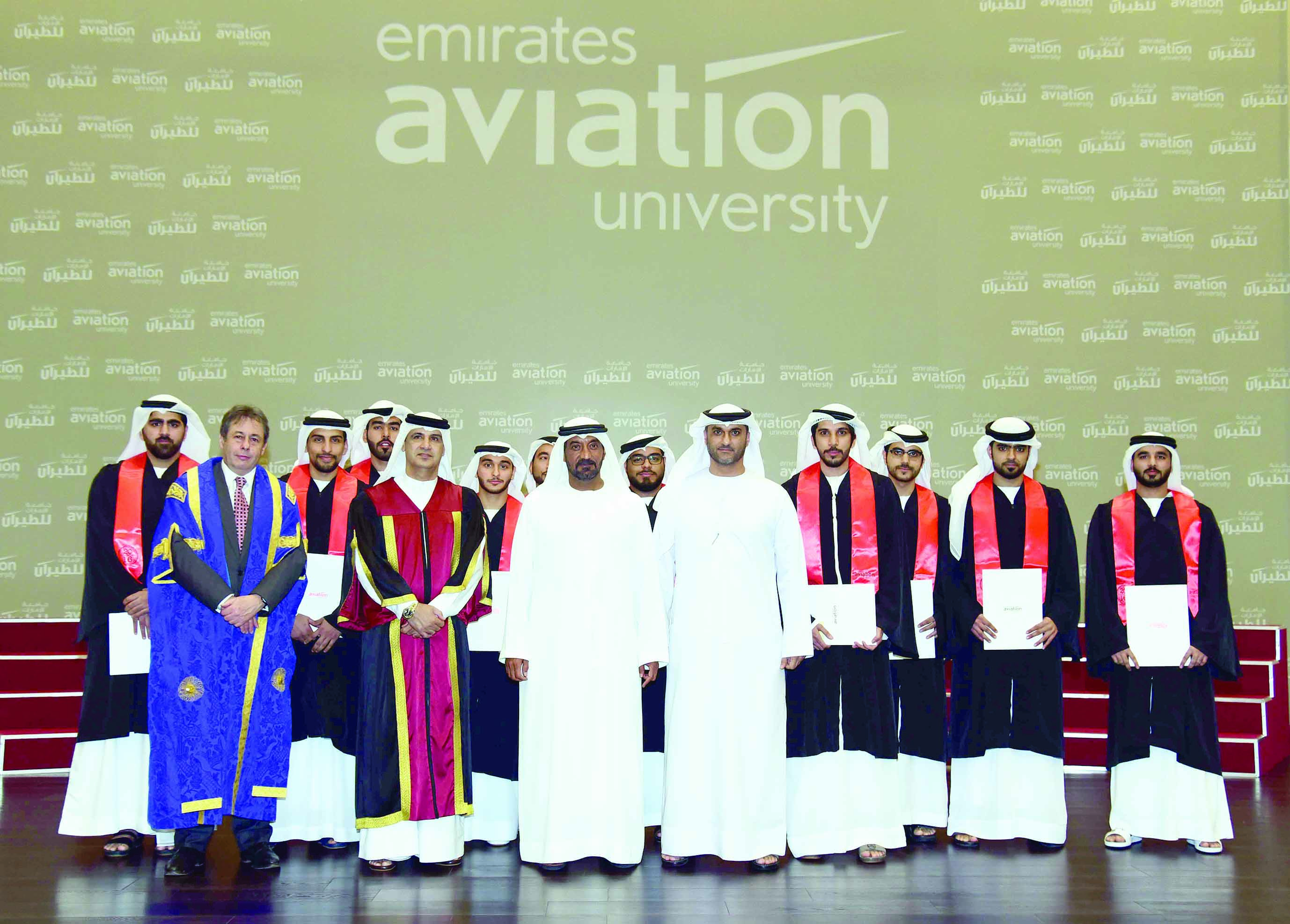 جامعة الإمارات للطيران تحتفل بتخريج دفعة العام 2016