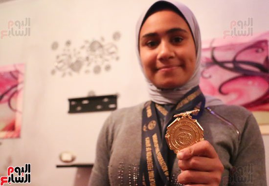 بعد أن عشقت "رفع الأثقال" منذ صغرها.. المصرية "حنين عادل" تحقق حلمها