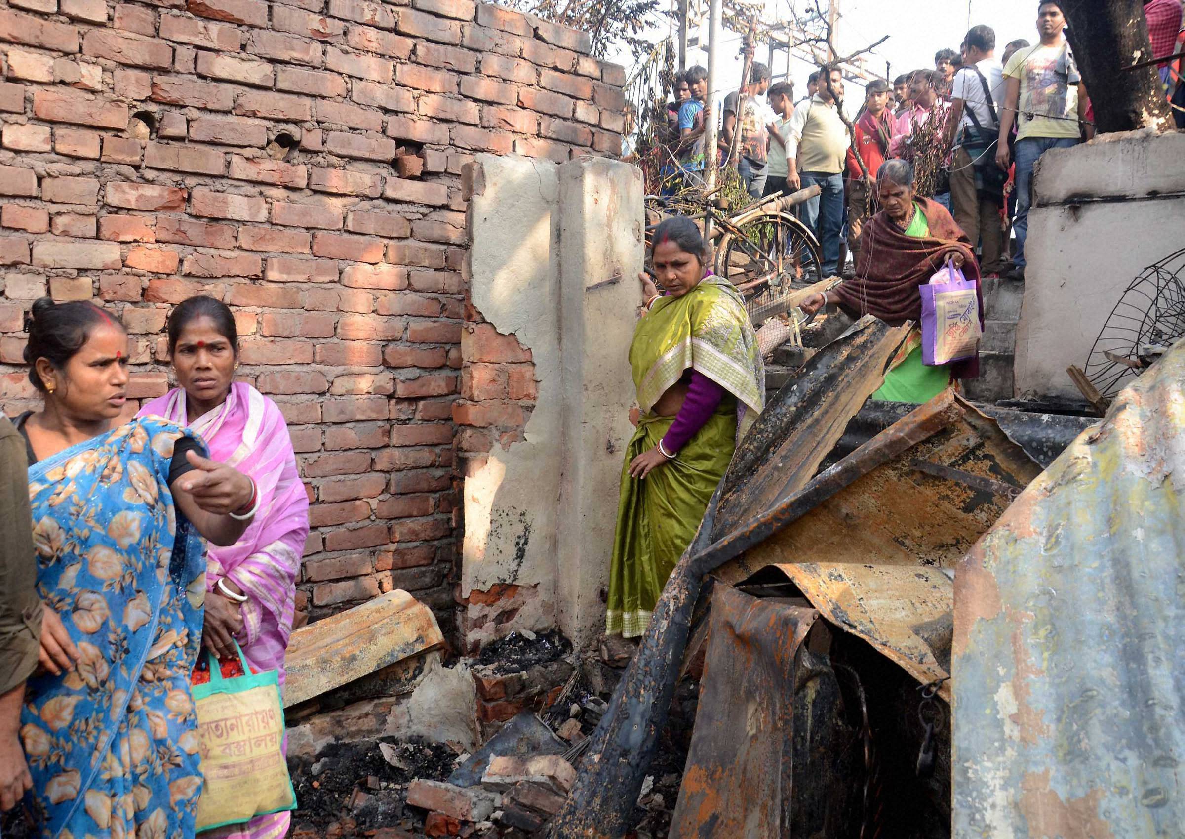 Fire at Kolkata slum kills 2