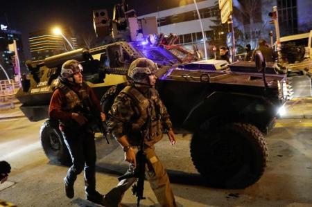 مقتل السفير الروسي في انقرة أندرية كارلوف اثناء هجوم مسلح تعرض له