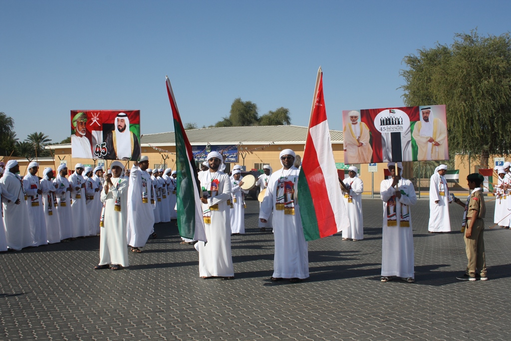المنافذ الحدودية بالبريمي تشارك في احتفالات دولة الإمارات بعيدها الوطني 45