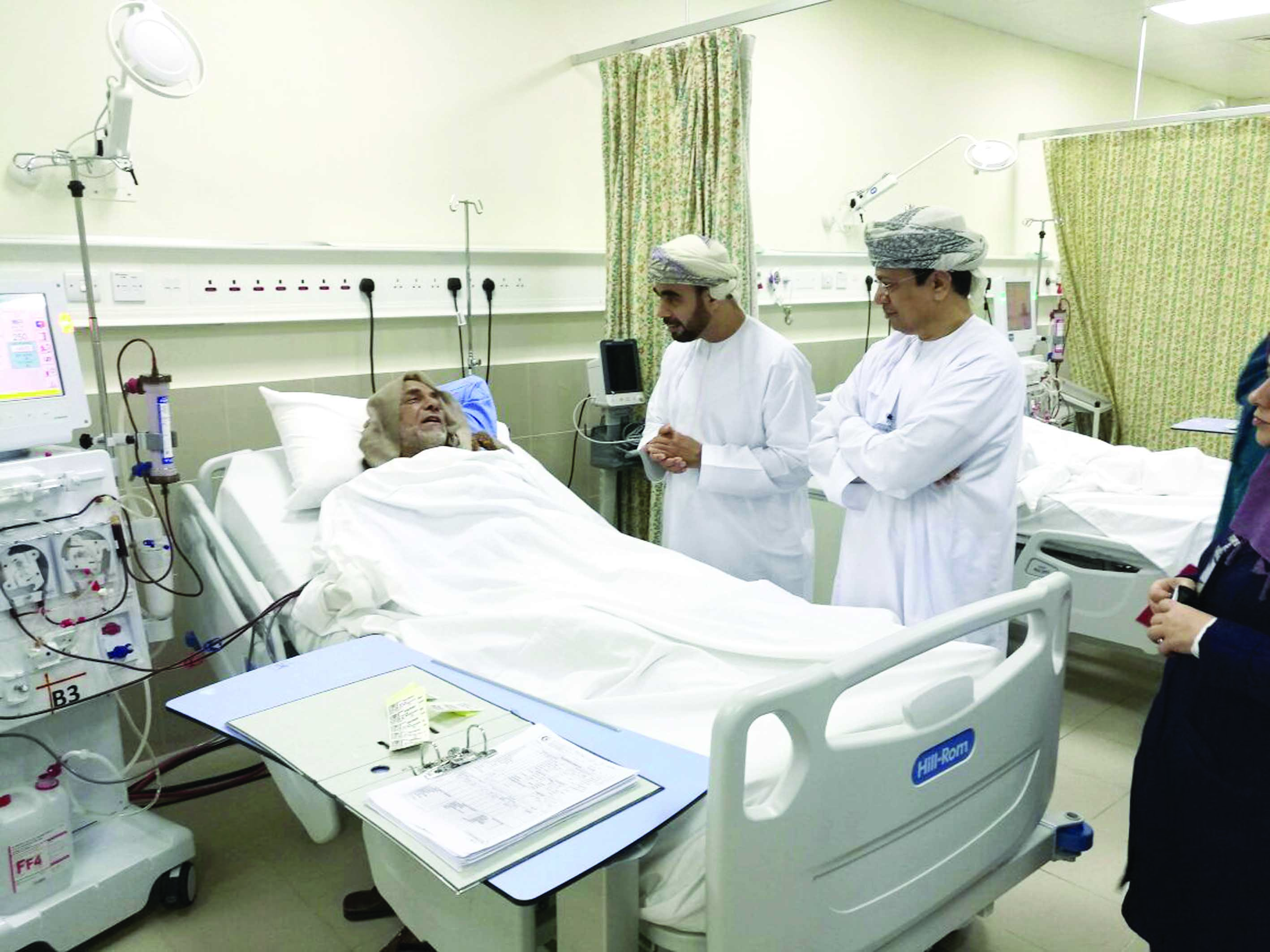 "وكيل الصحة" يطلع على آخر التحديثات بمستشفى الرستاق