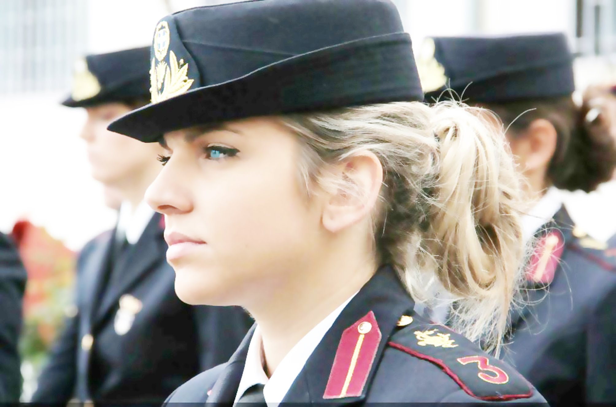 تعرّف على أكثر نساء الجيوش "جاذبية" حول العالم