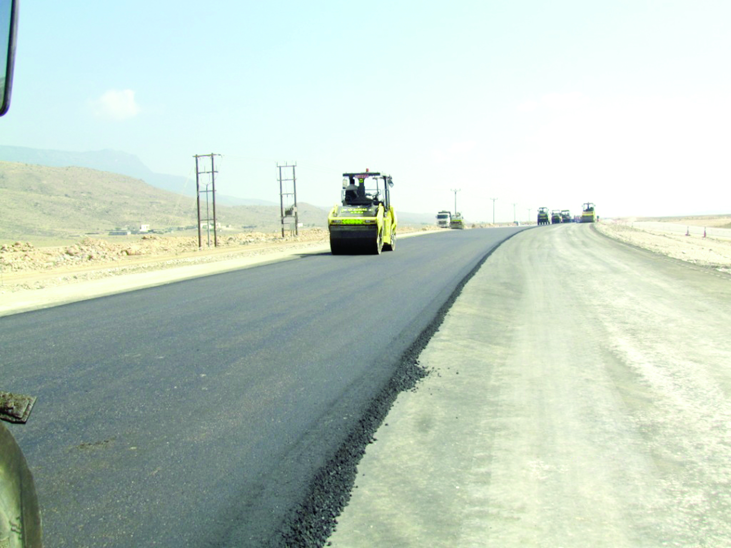 إنجاز %56 من مشروع ازدواجية طريق طاقة - مرباط بمحافظة ظفار