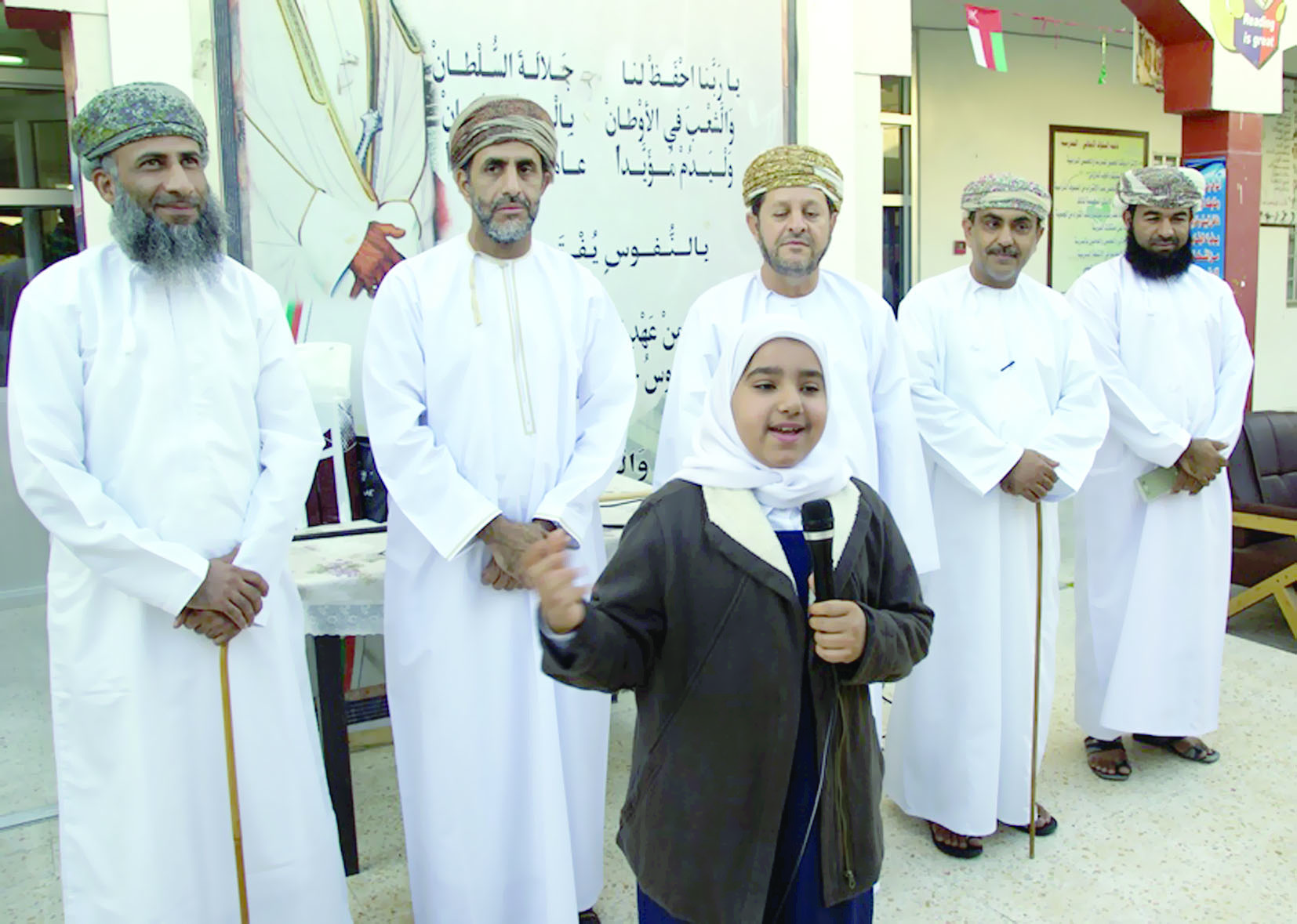 الشمائل تكرِّم عزة الحارثية وهاشل الندابي