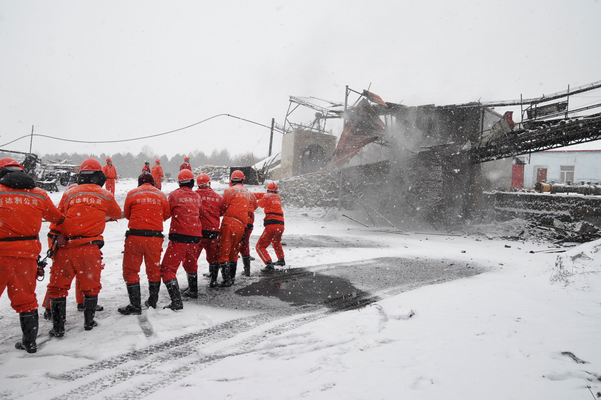 Chinese mine disasters kill at least 38