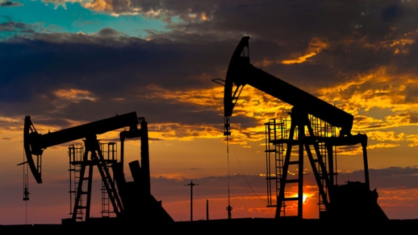 Oil makes biggest annual gain since 2009 before Opec cut