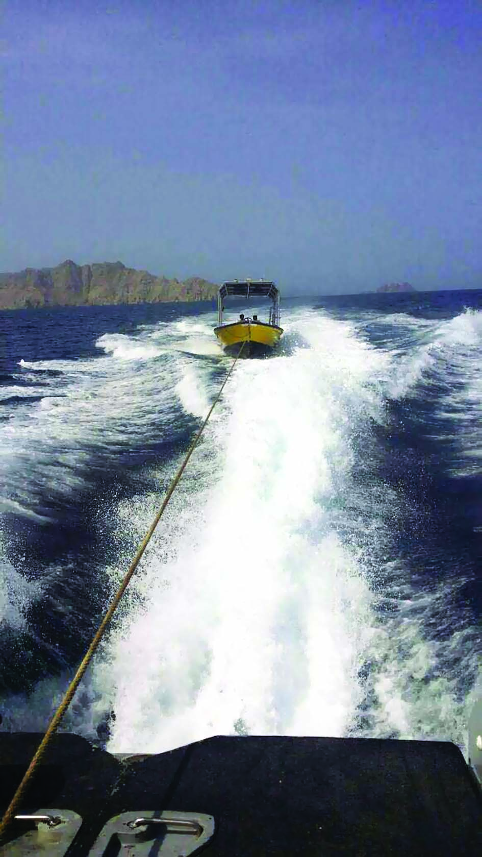 " خفر السواحل" تقدم المساعدة لقارب صيد في مسندم