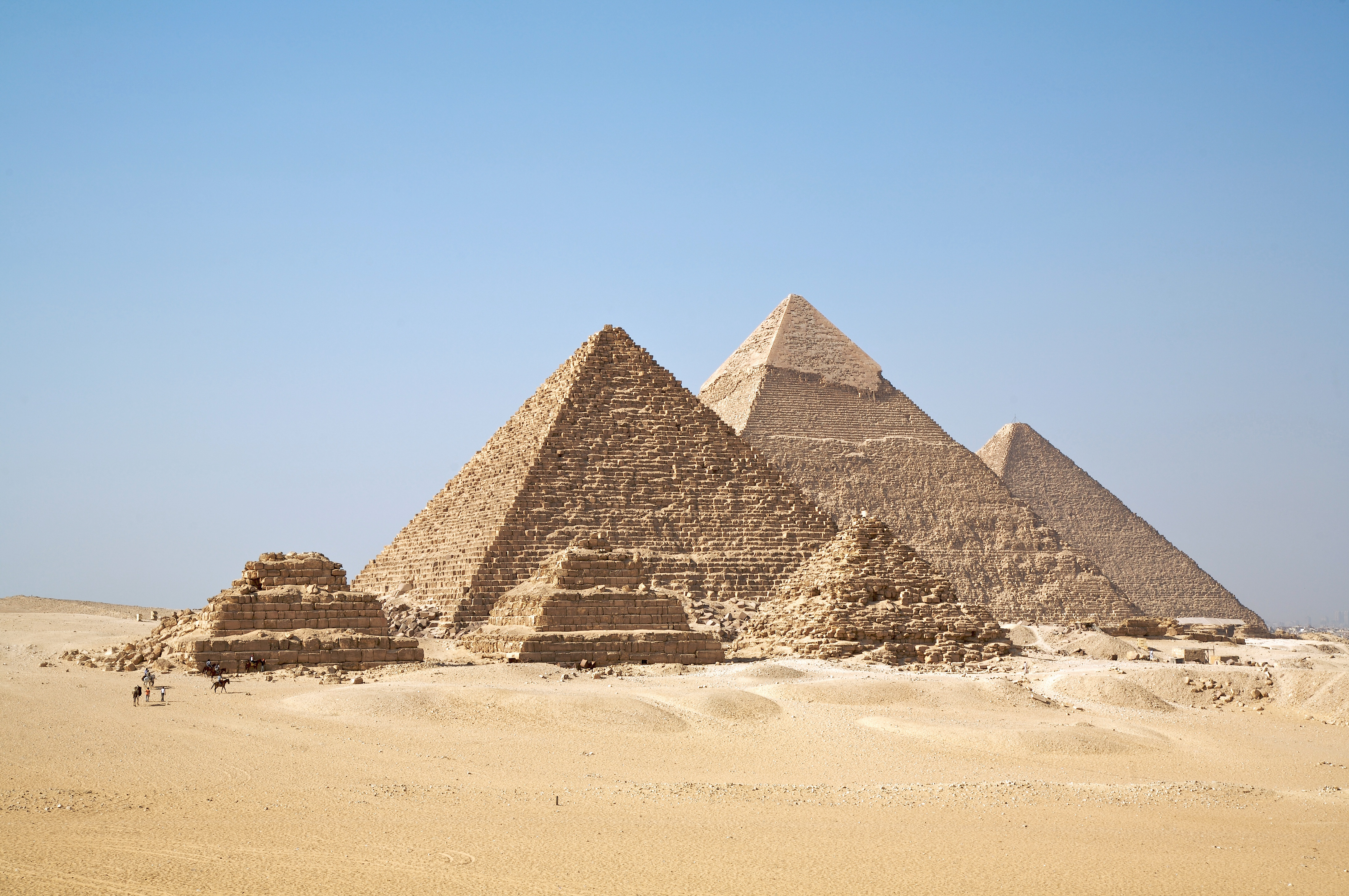 أهرامات مصر لم يبنها المصريون ... من بناها إذن؟!