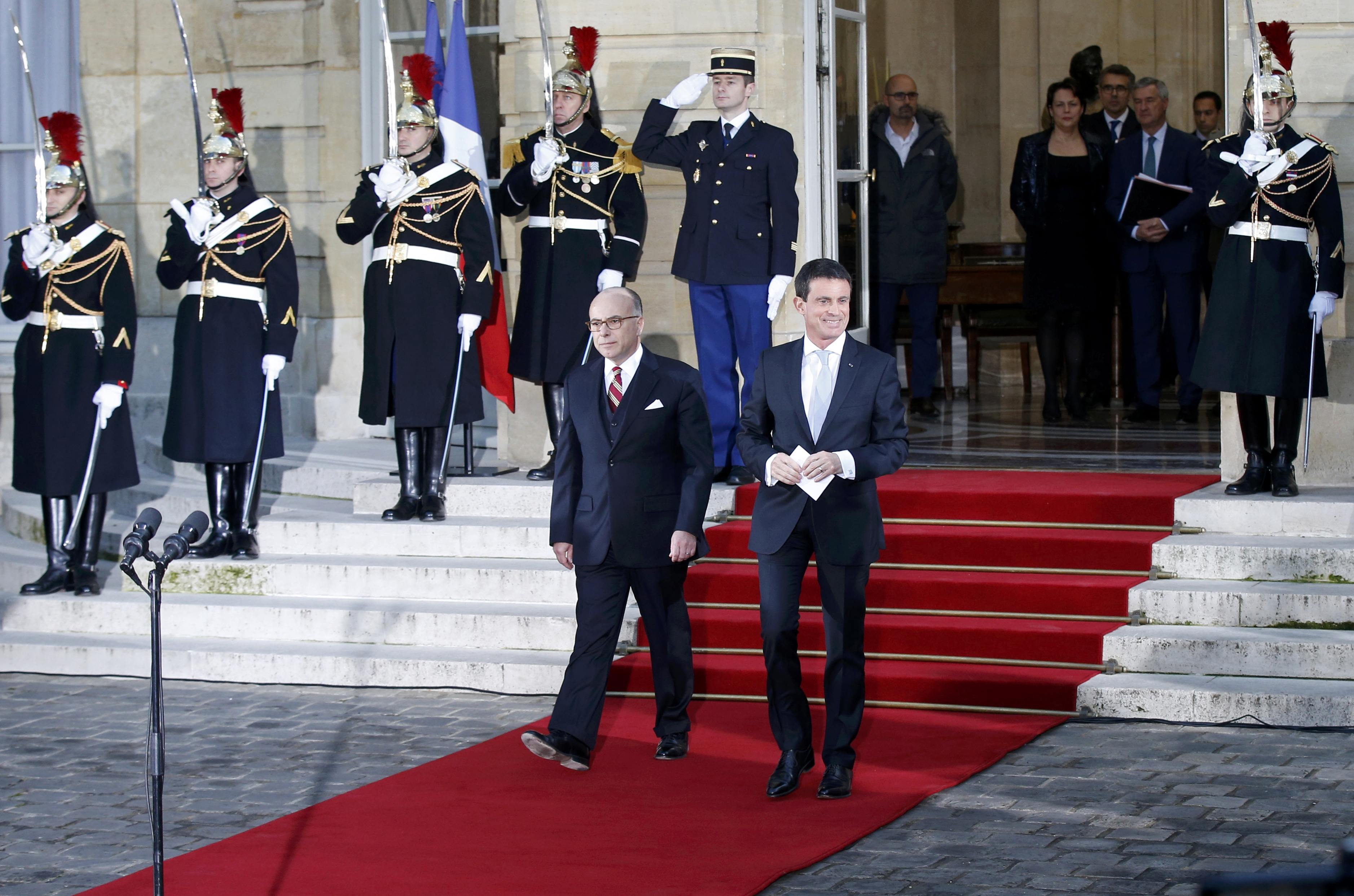 France's Hollande names Cazeneuve PM as Valls prepares election bid