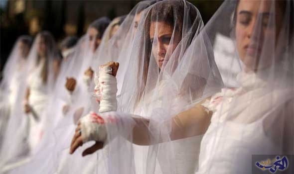 لماذا ارتدت لبنانيات فساتين زفاف ملطخة بالدماء؟؟