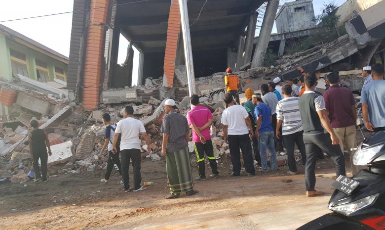 إندونيسيا تبدأ رفع الركام الناتج عن زلزال "أتشيه"