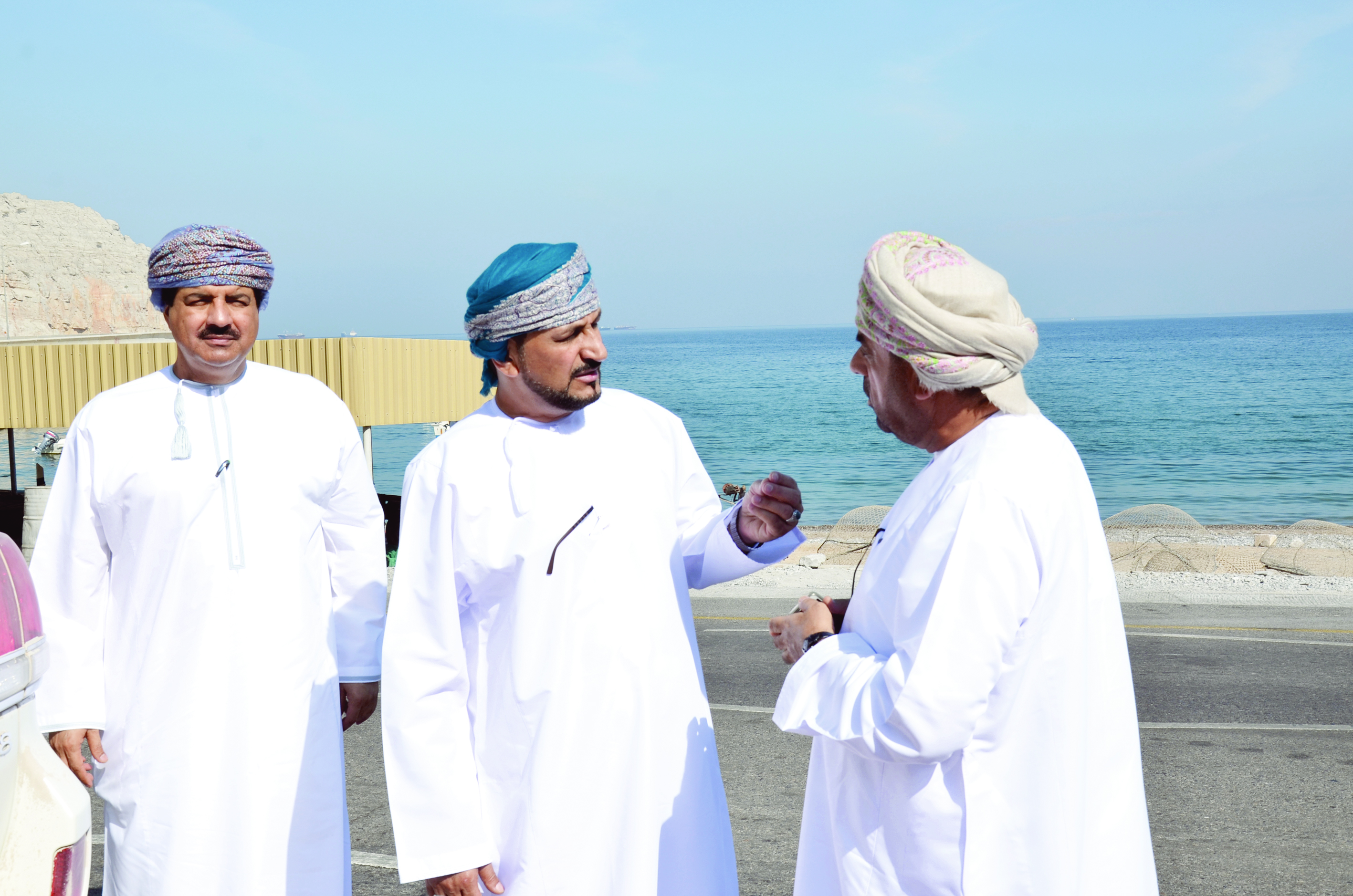 وزير البلديات يطلع على المشاريع الخدمية بمحافظة مسندم