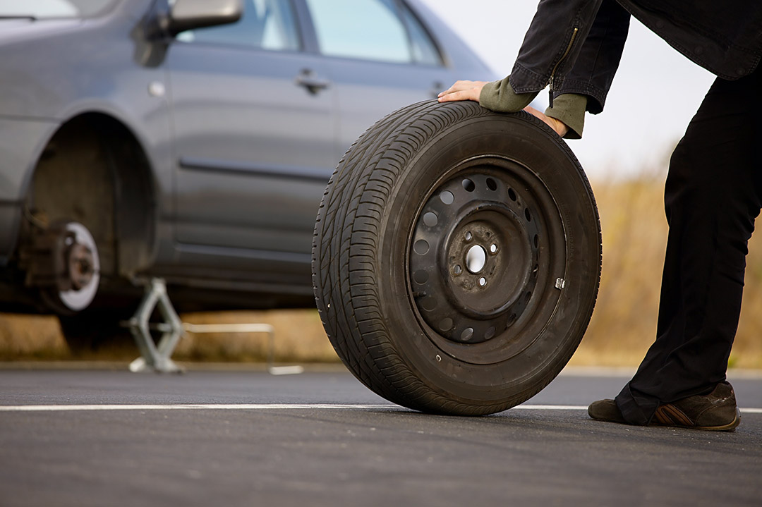 Do-it-yourself: How to change a flat tyre