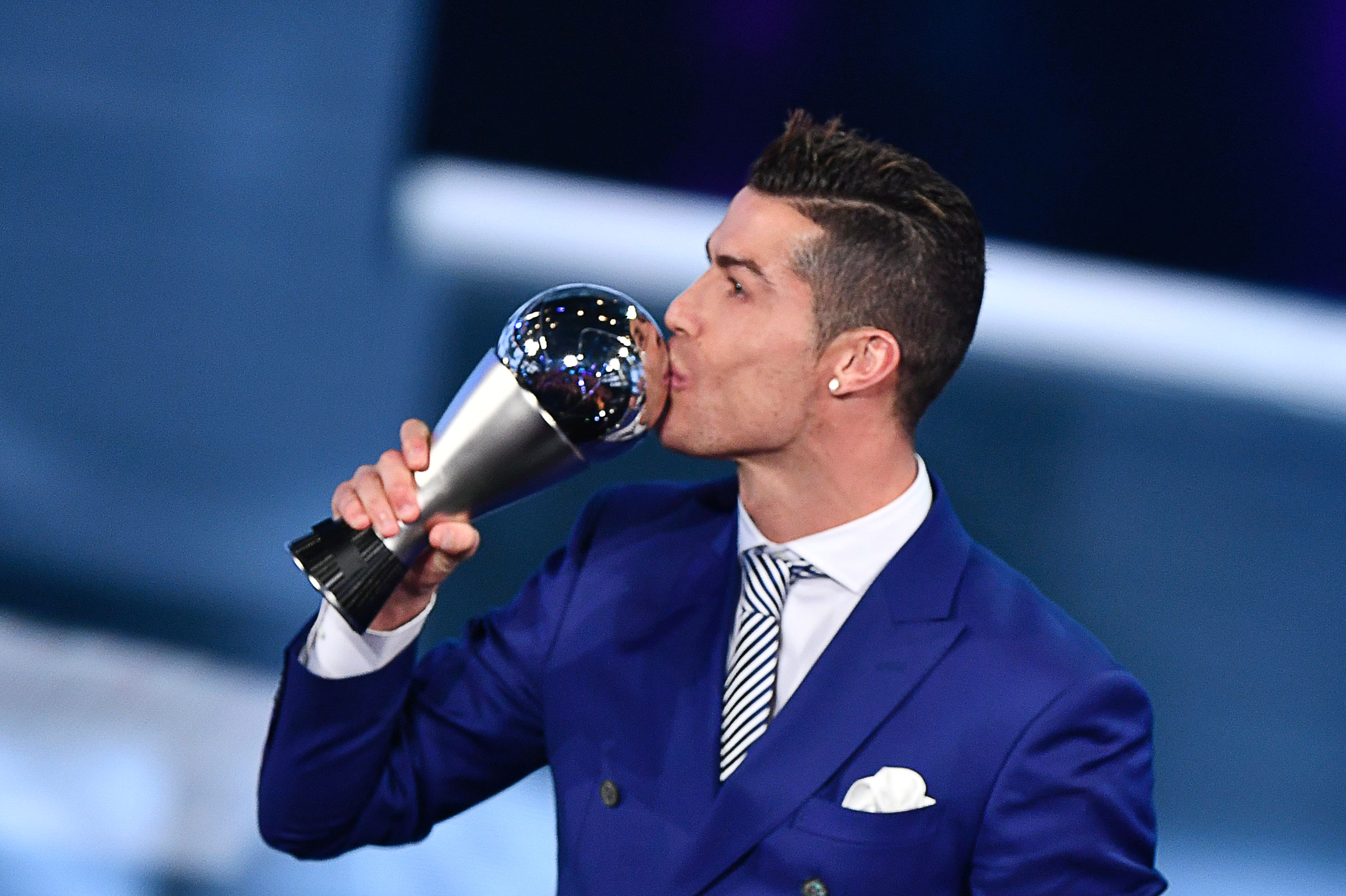 Ronaldo wins FIFA's player of the year award Times of Oman