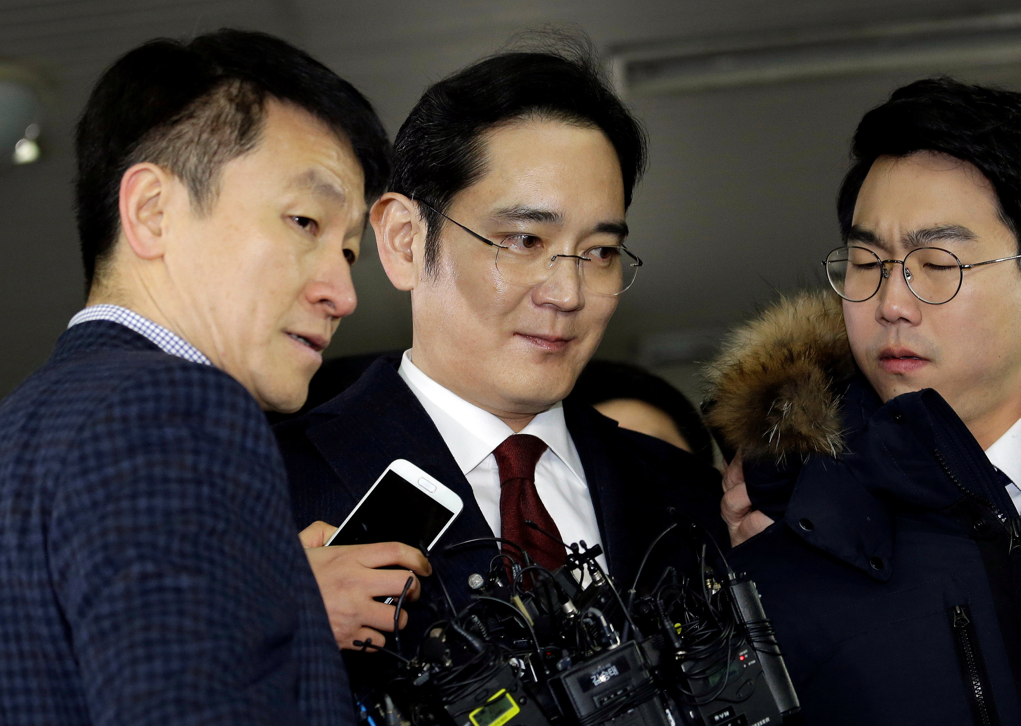 South Korea prosecutor delays decision on arrest warrant of Samsung's Lee